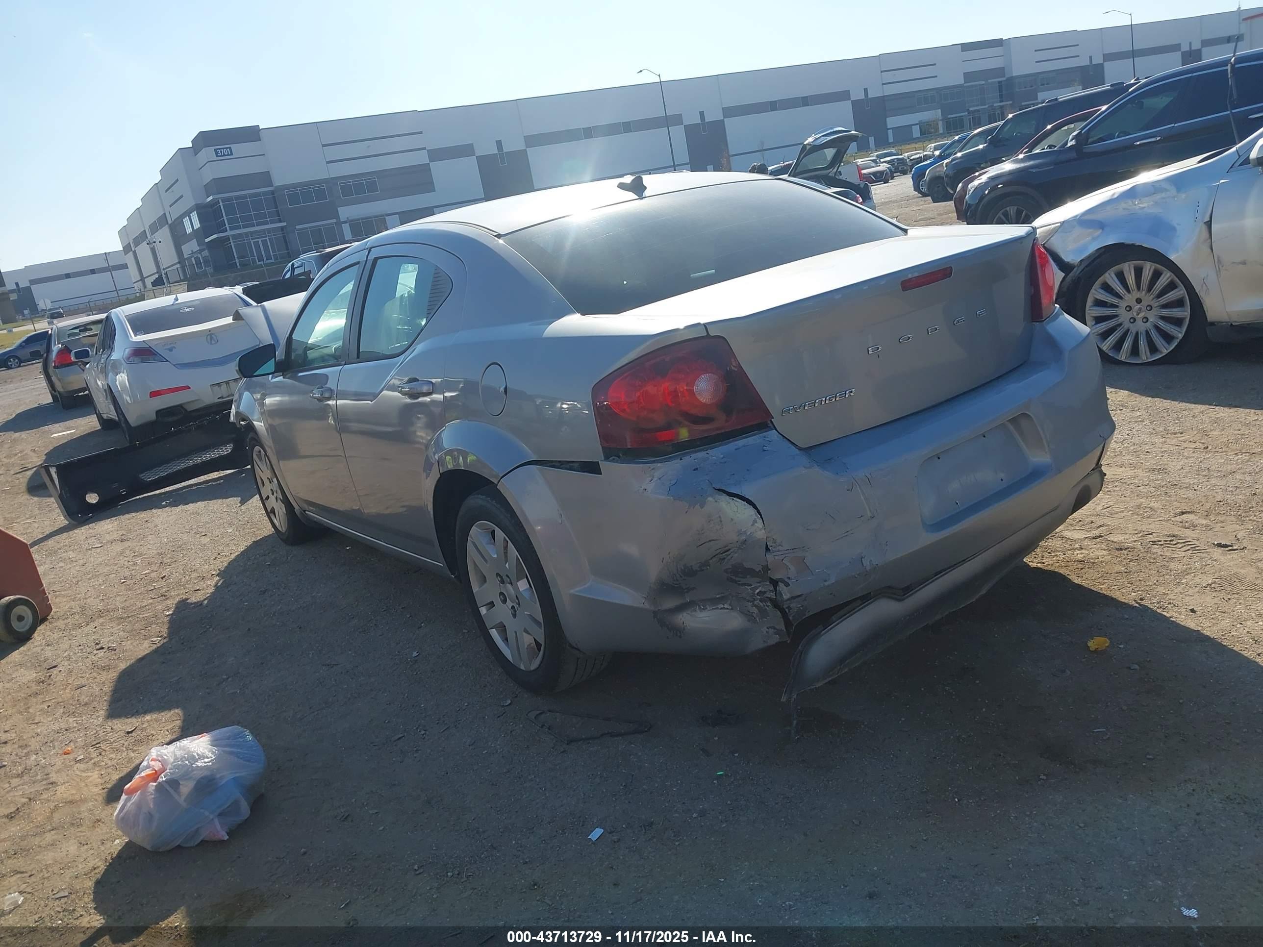 DODGE AVENGER image 3