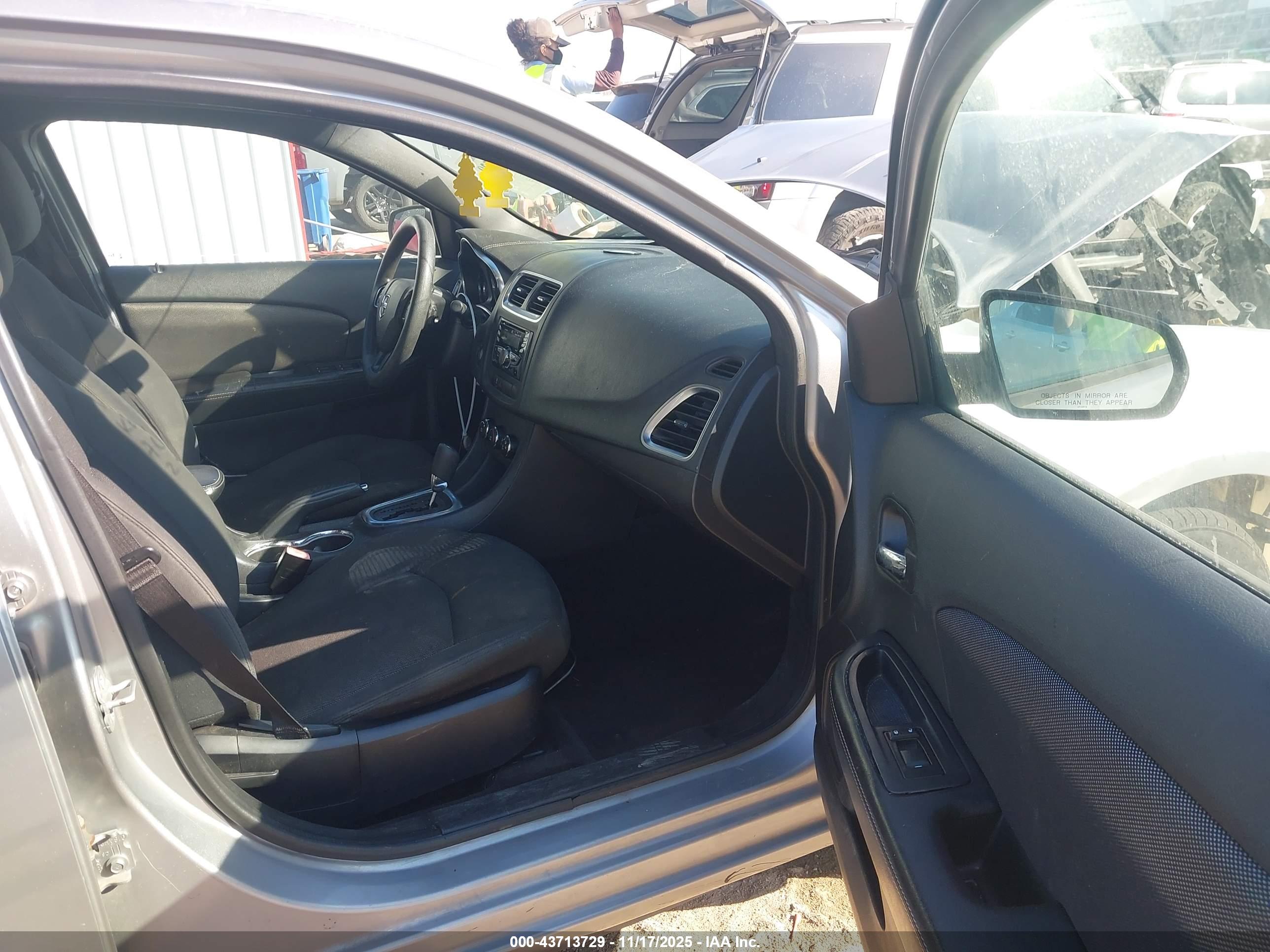 DODGE AVENGER image 5