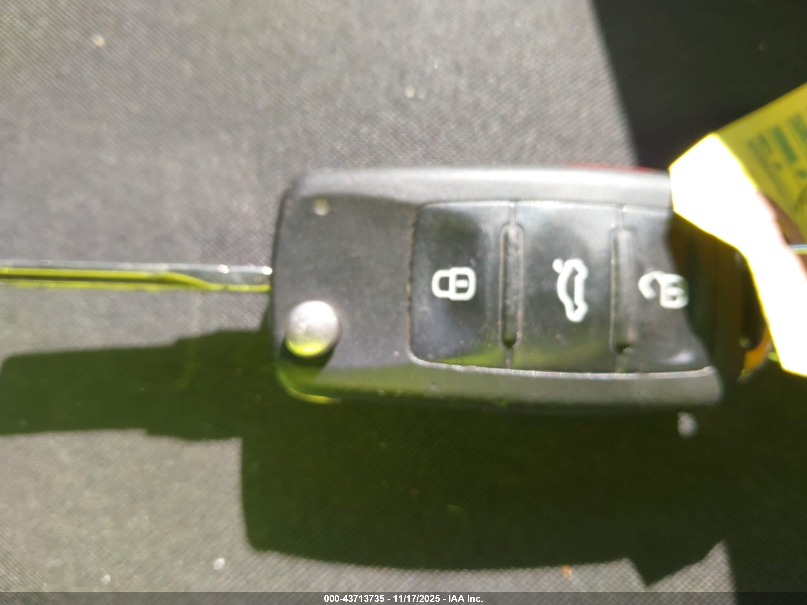 VOLKSWAGEN GOLF image 11