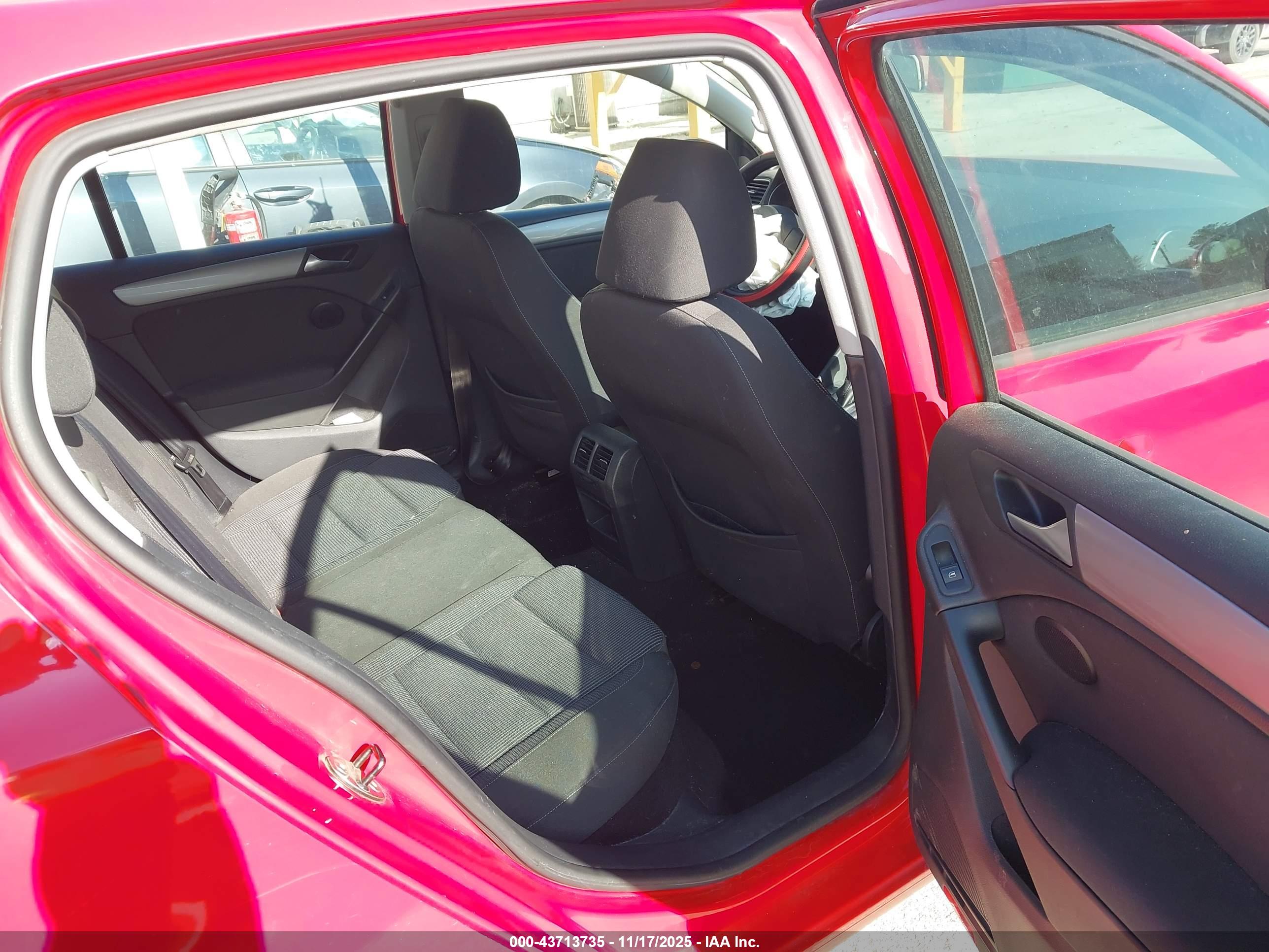 VOLKSWAGEN GOLF image 8