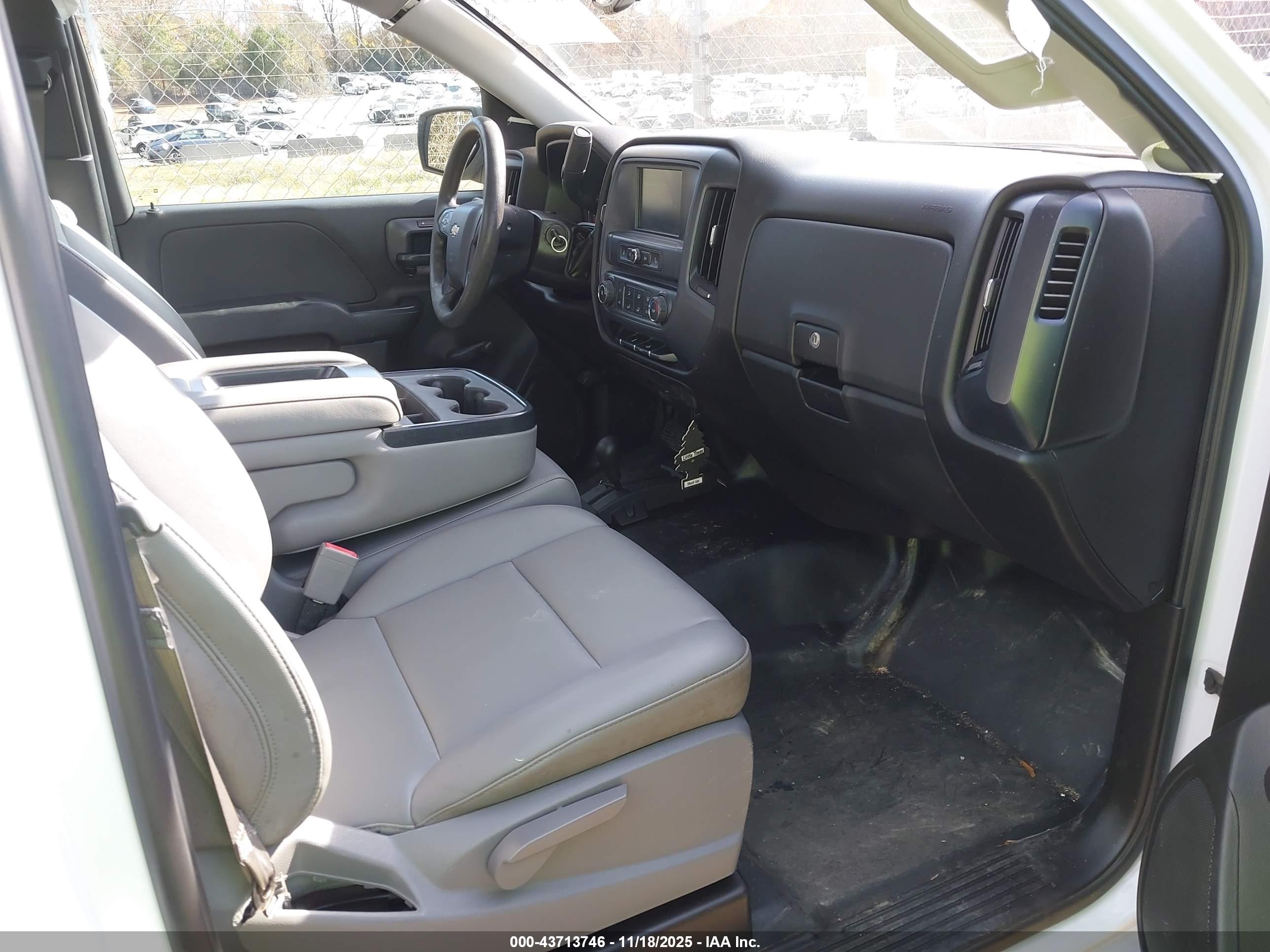 CHEVROLET SILVERADO image 5