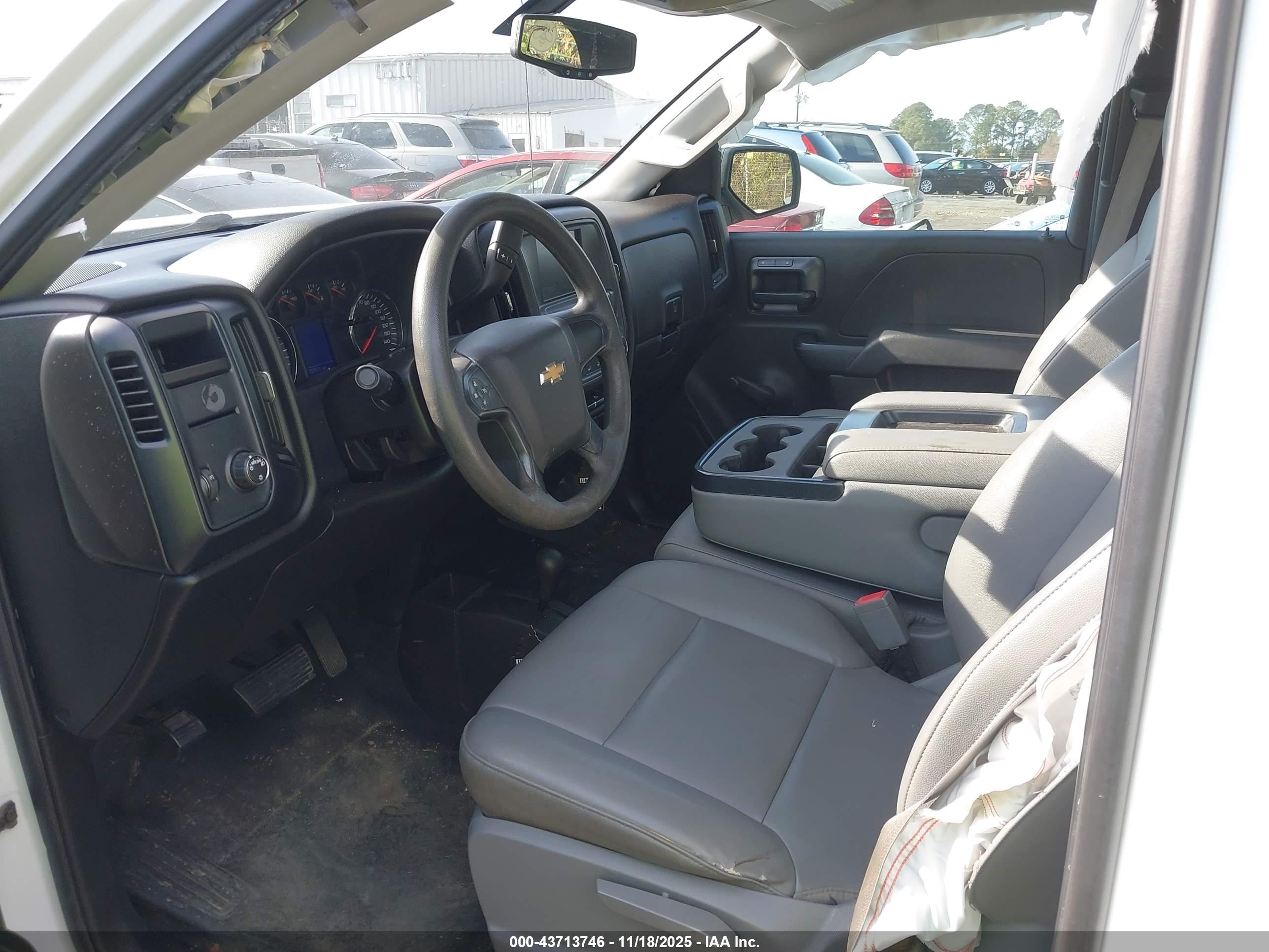 CHEVROLET SILVERADO image 8