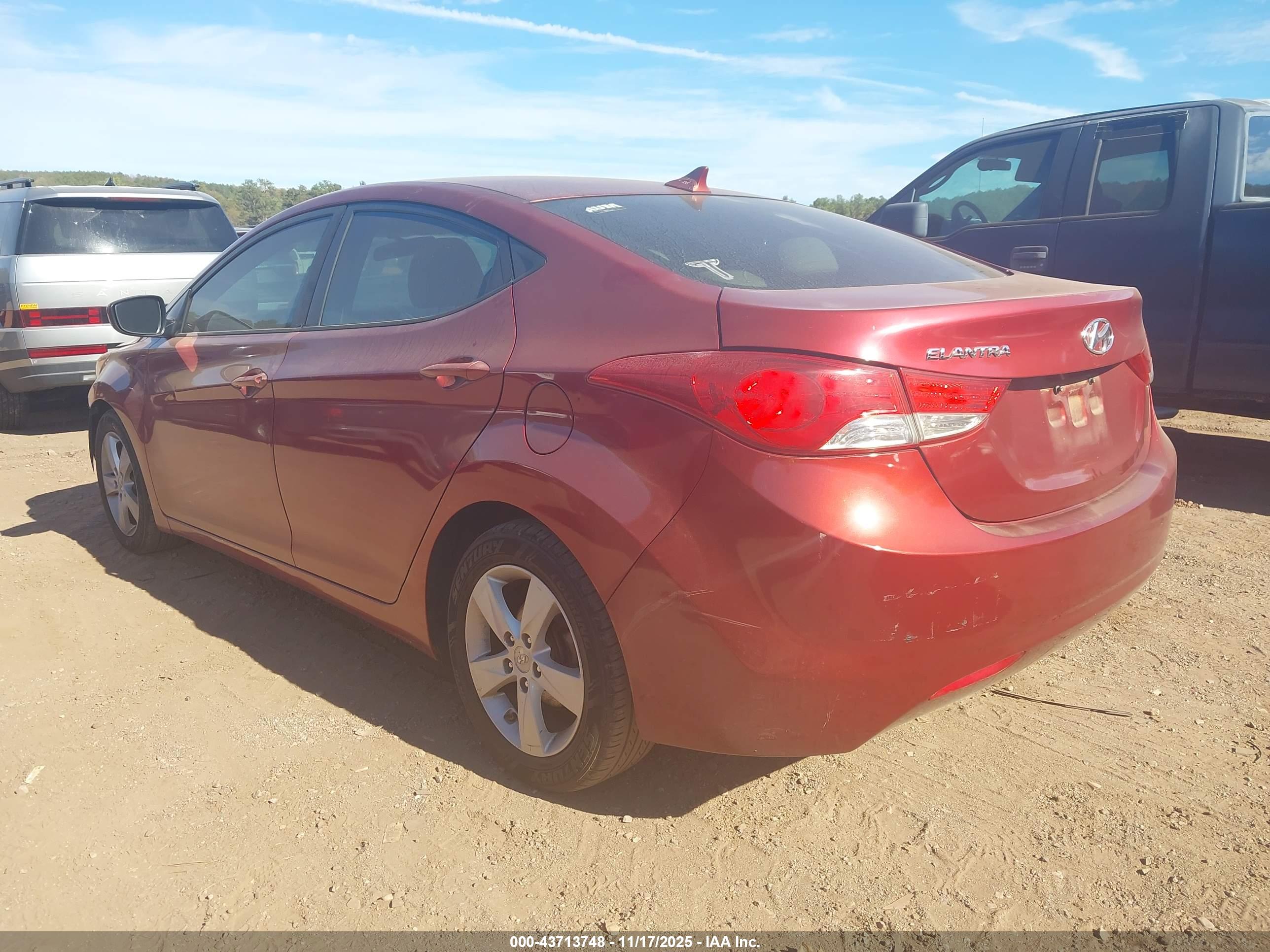 HYUNDAI ELANTRA image 3