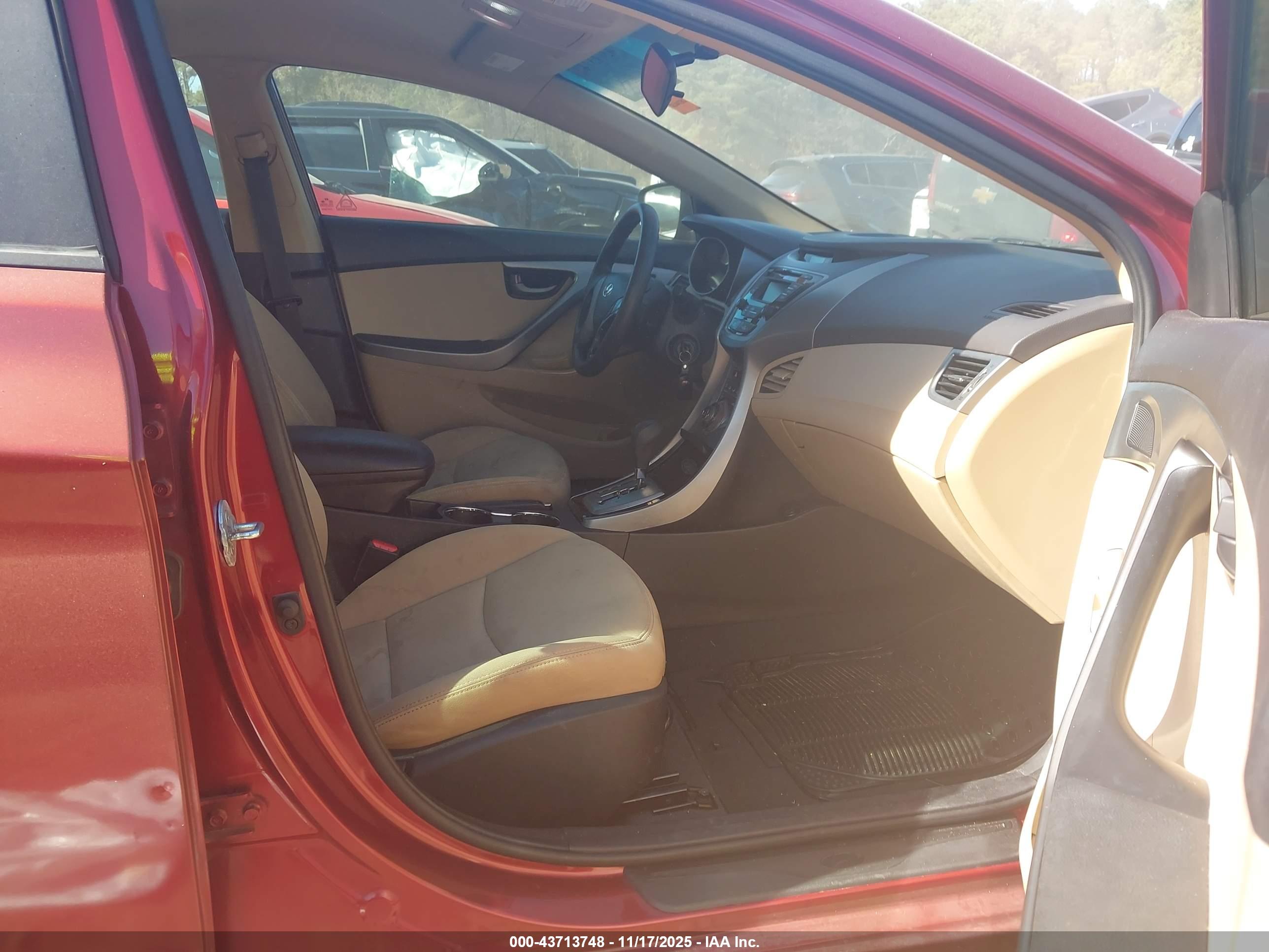 HYUNDAI ELANTRA image 5