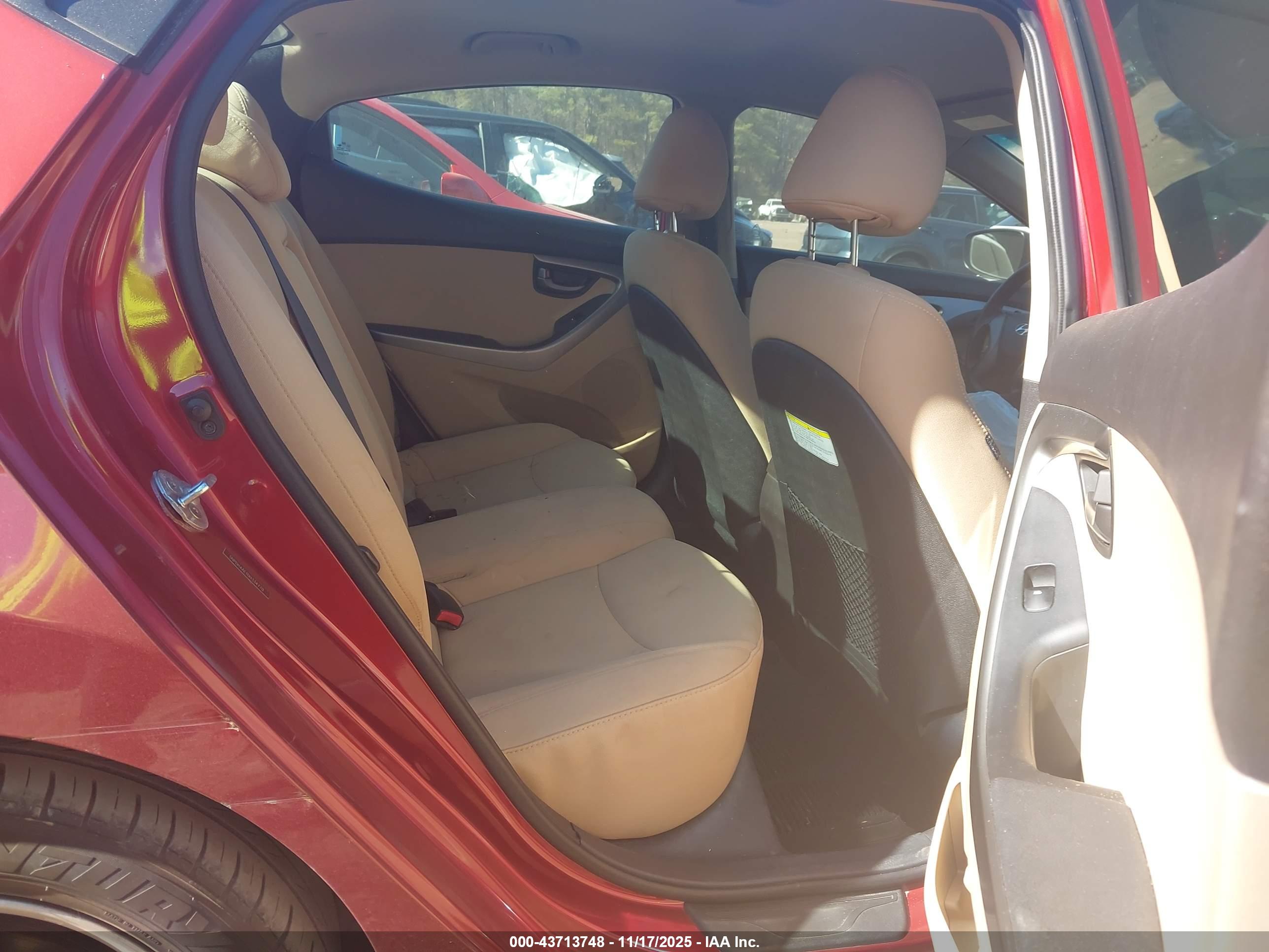 HYUNDAI ELANTRA image 8
