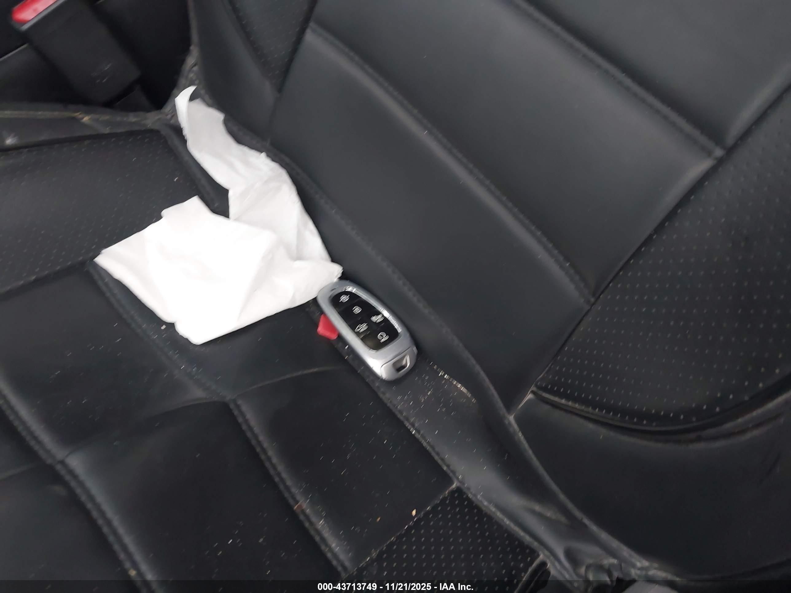 HYUNDAI SANTA image 11