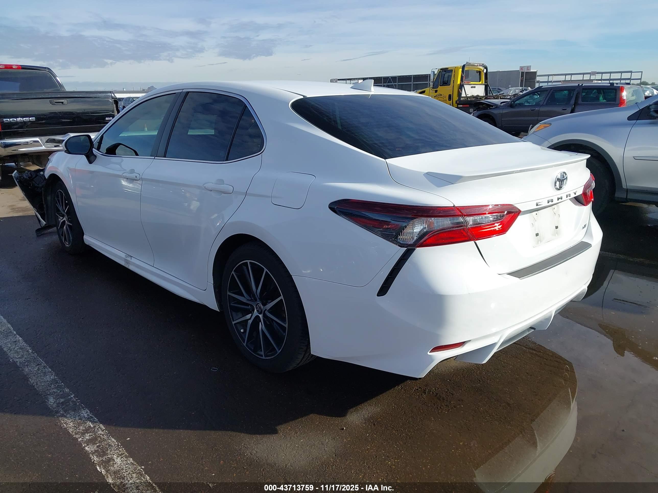 TOYOTA CAMRY image 3