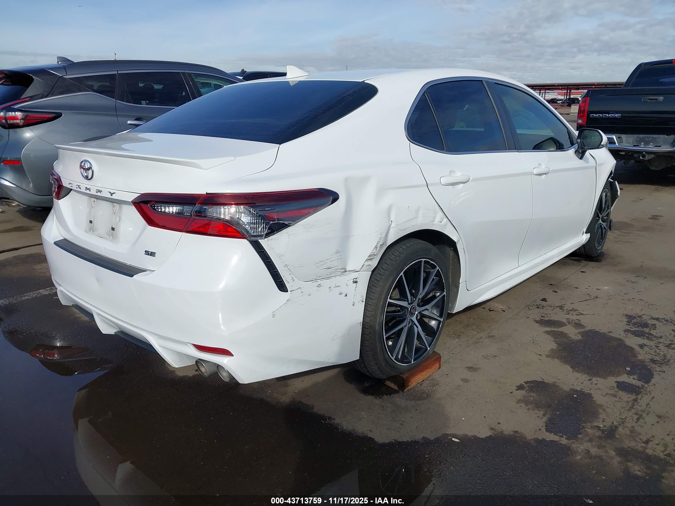 TOYOTA CAMRY image 4