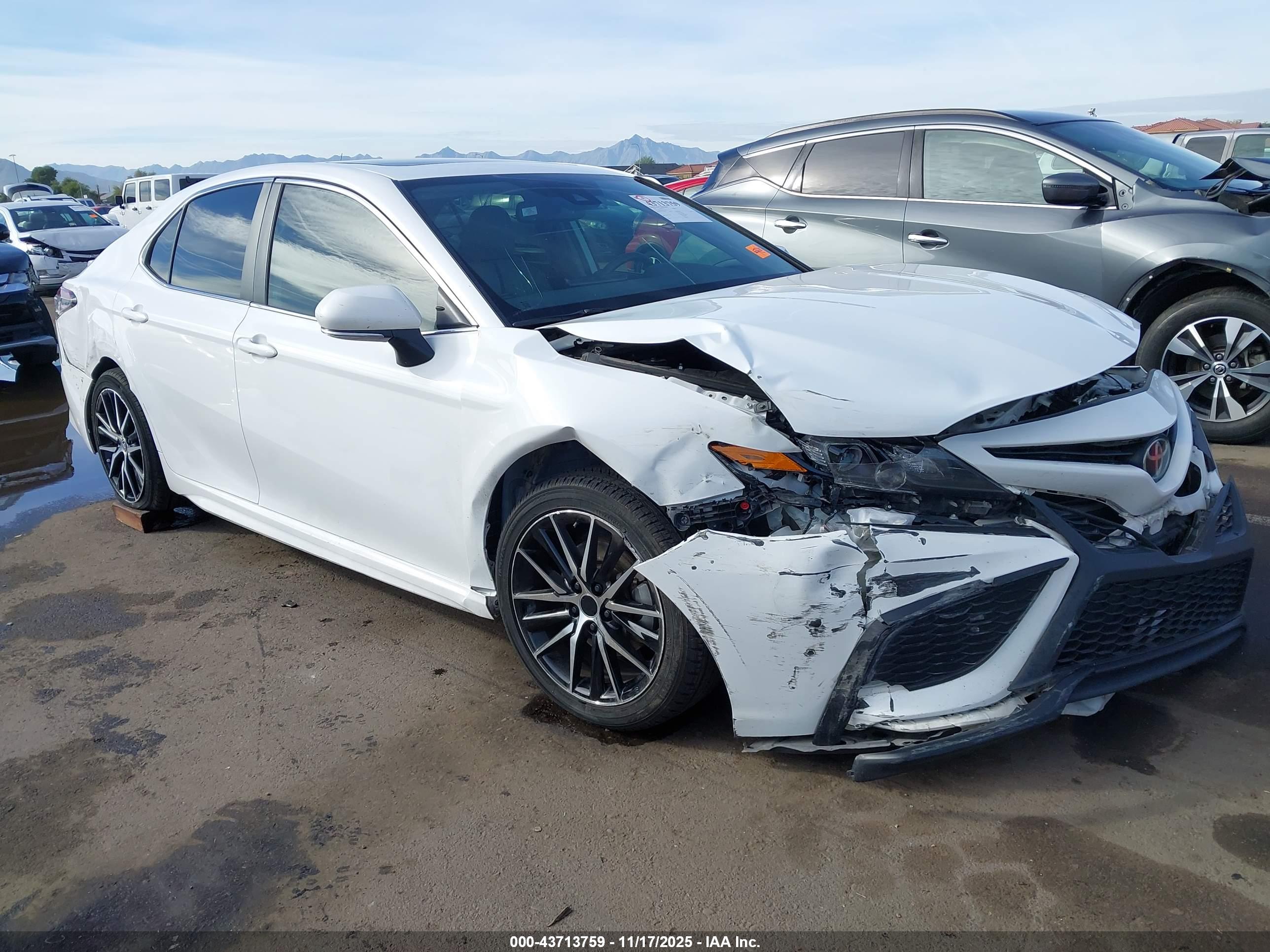 TOYOTA CAMRY image 6
