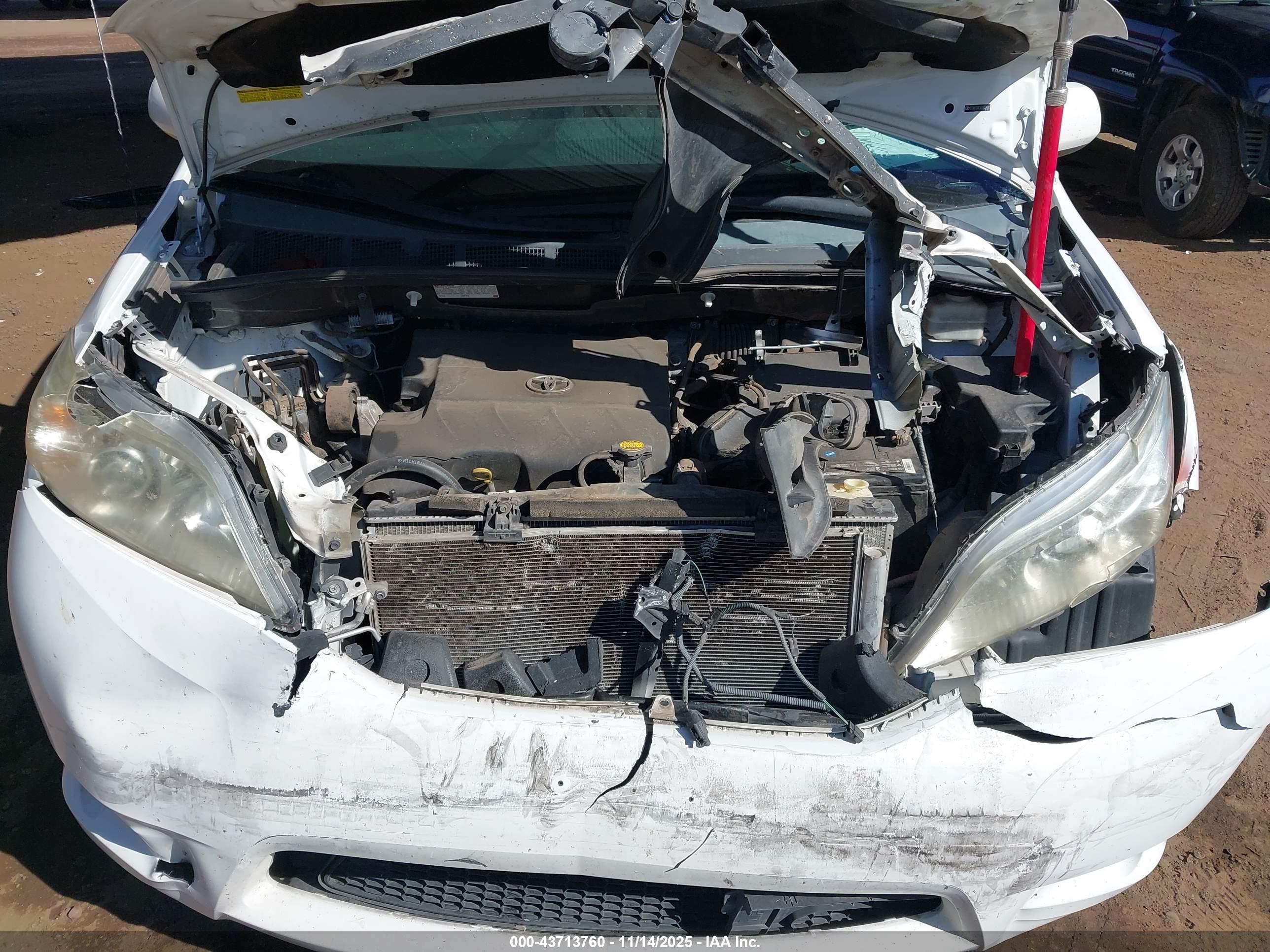 TOYOTA SIENNA image 10