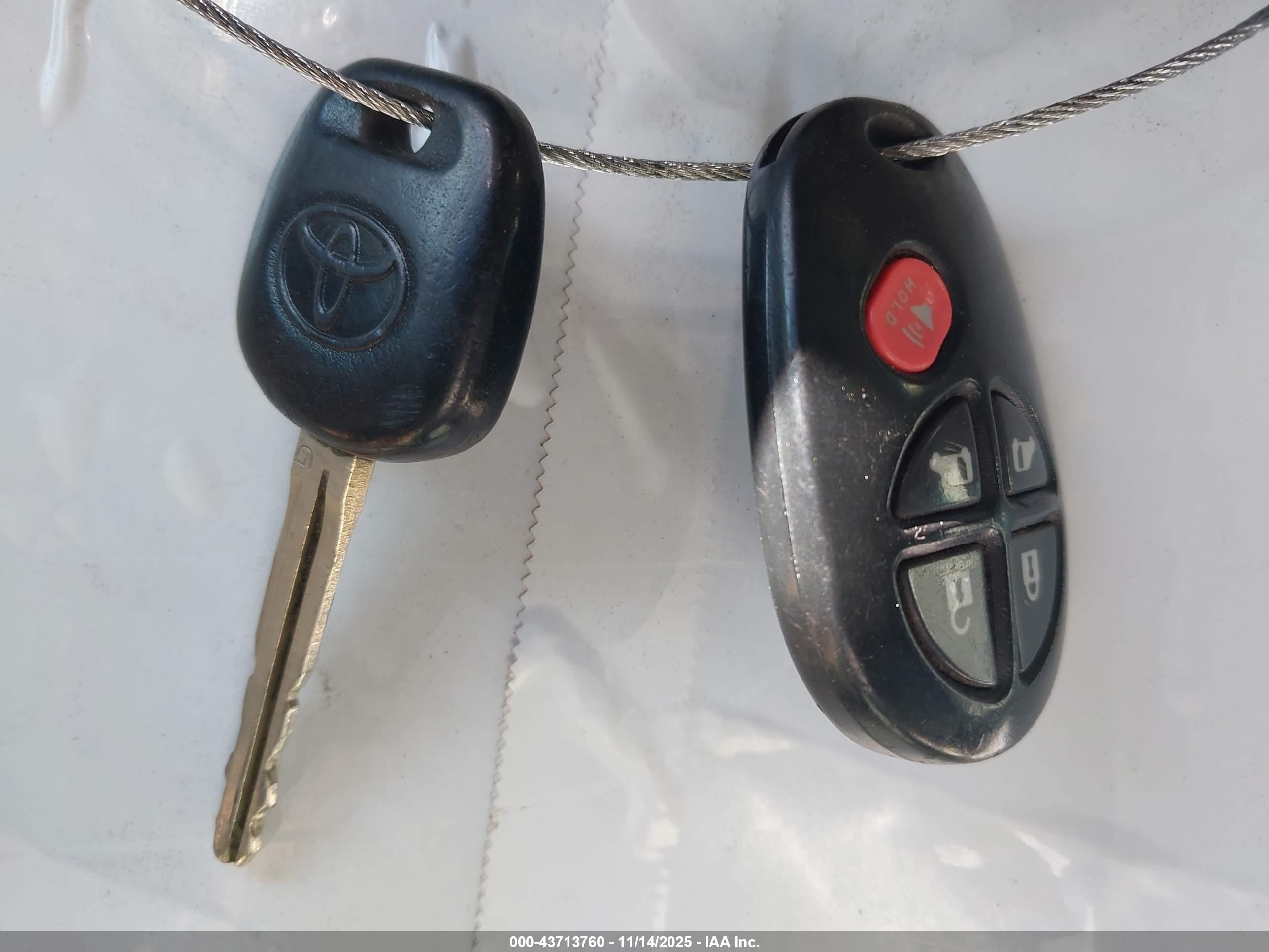 TOYOTA SIENNA image 11