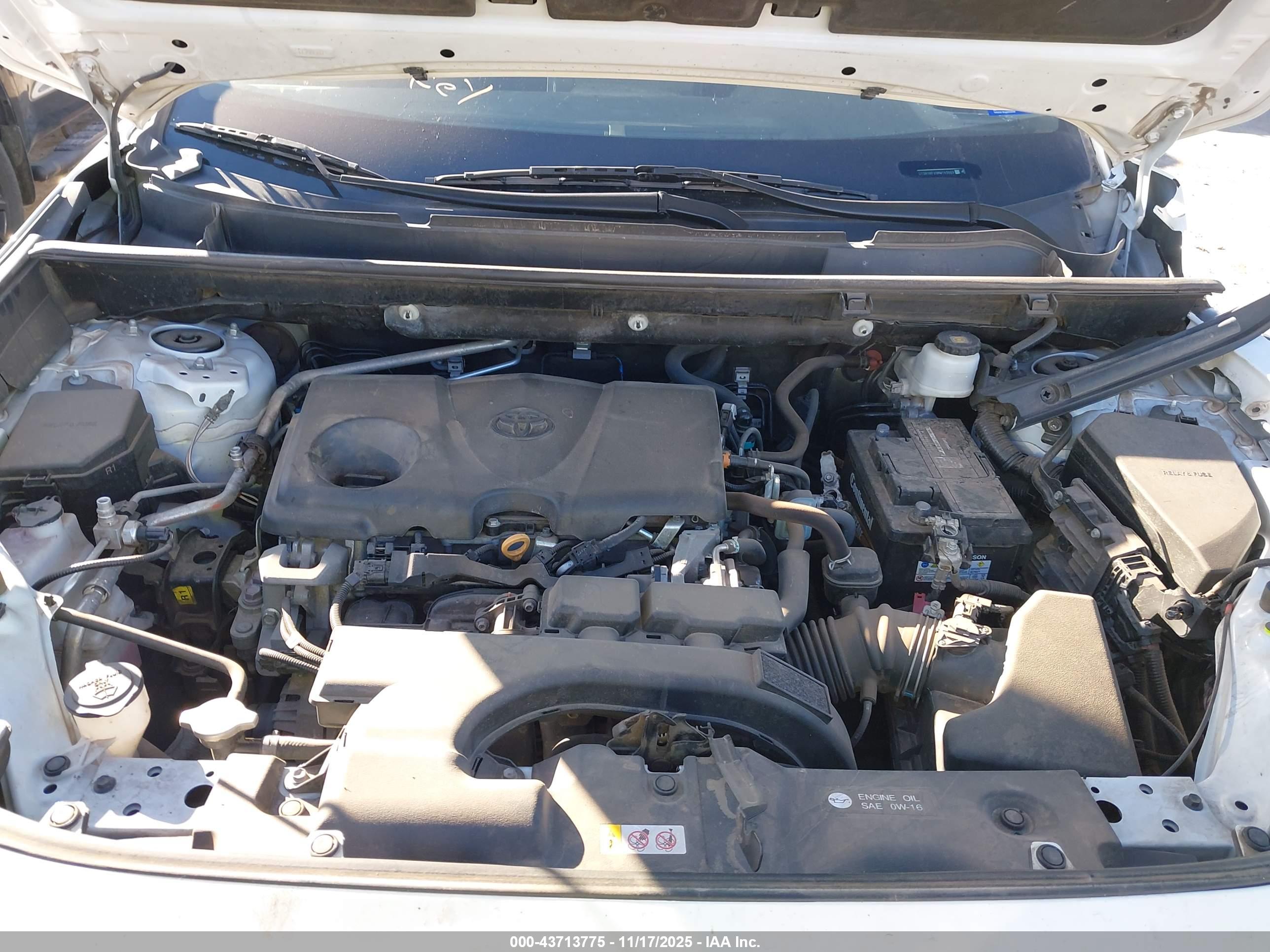 TOYOTA RAV4 image 10