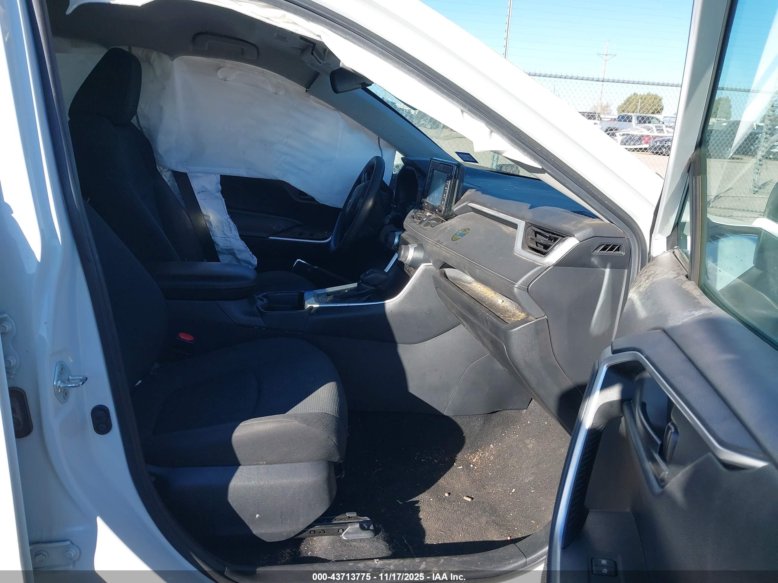 TOYOTA RAV4 image 5