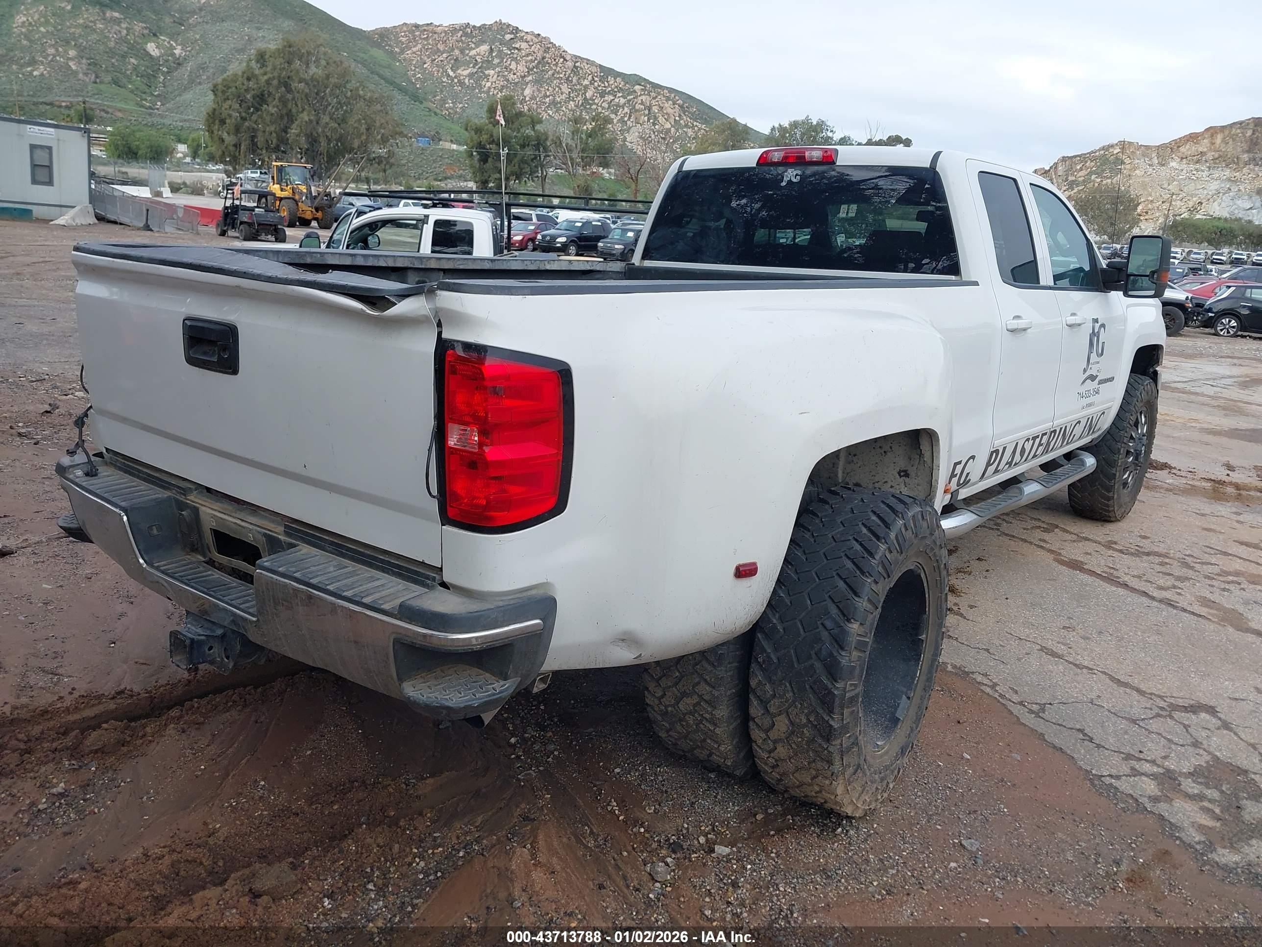 CHEVROLET SILVERADO image 4