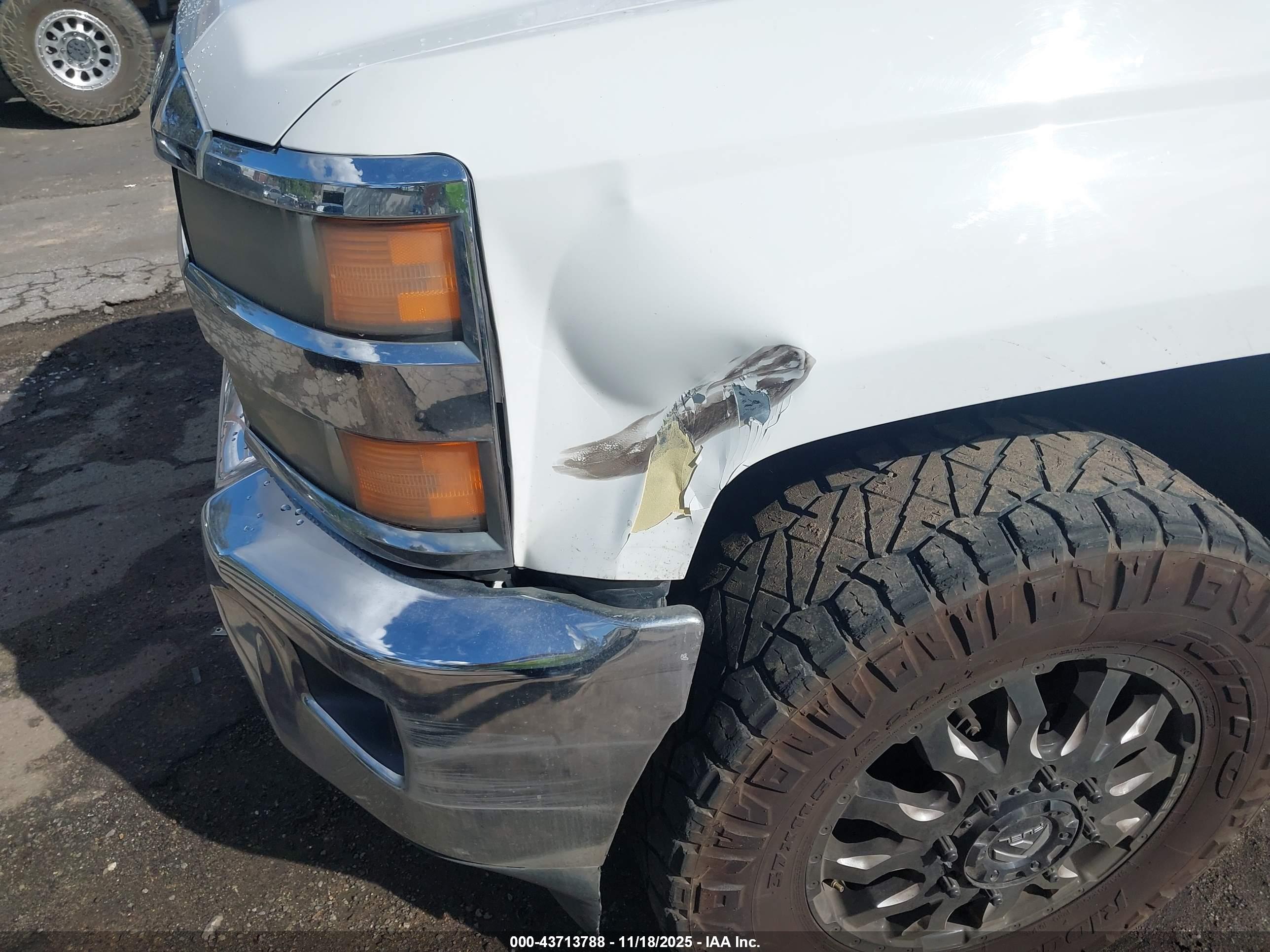 CHEVROLET SILVERADO image 6