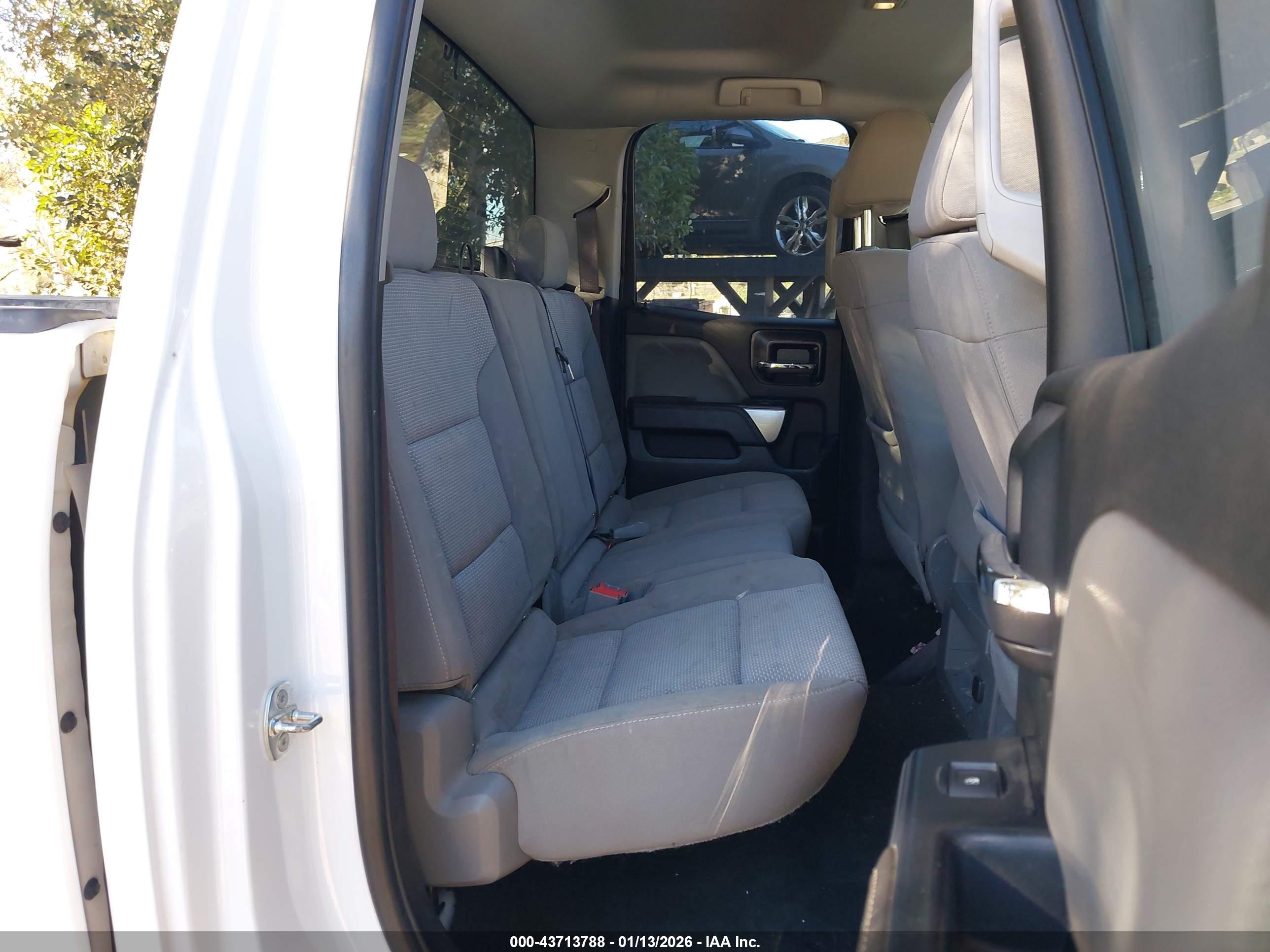 CHEVROLET SILVERADO image 8