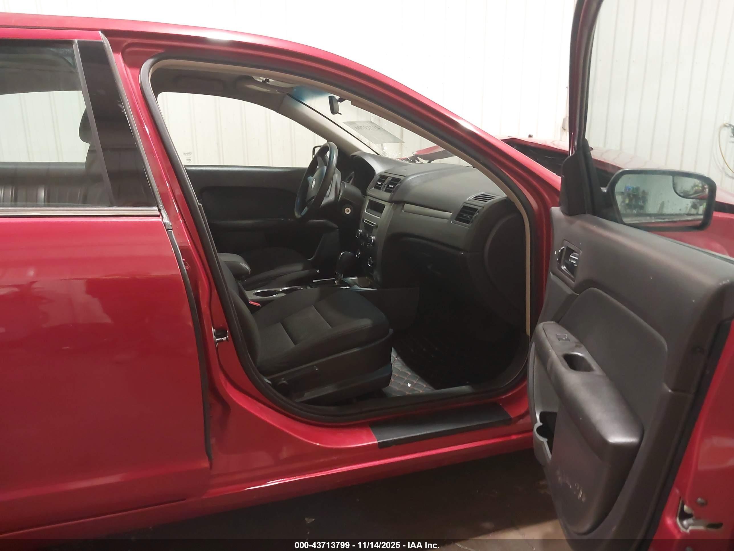 FORD FUSION image 5