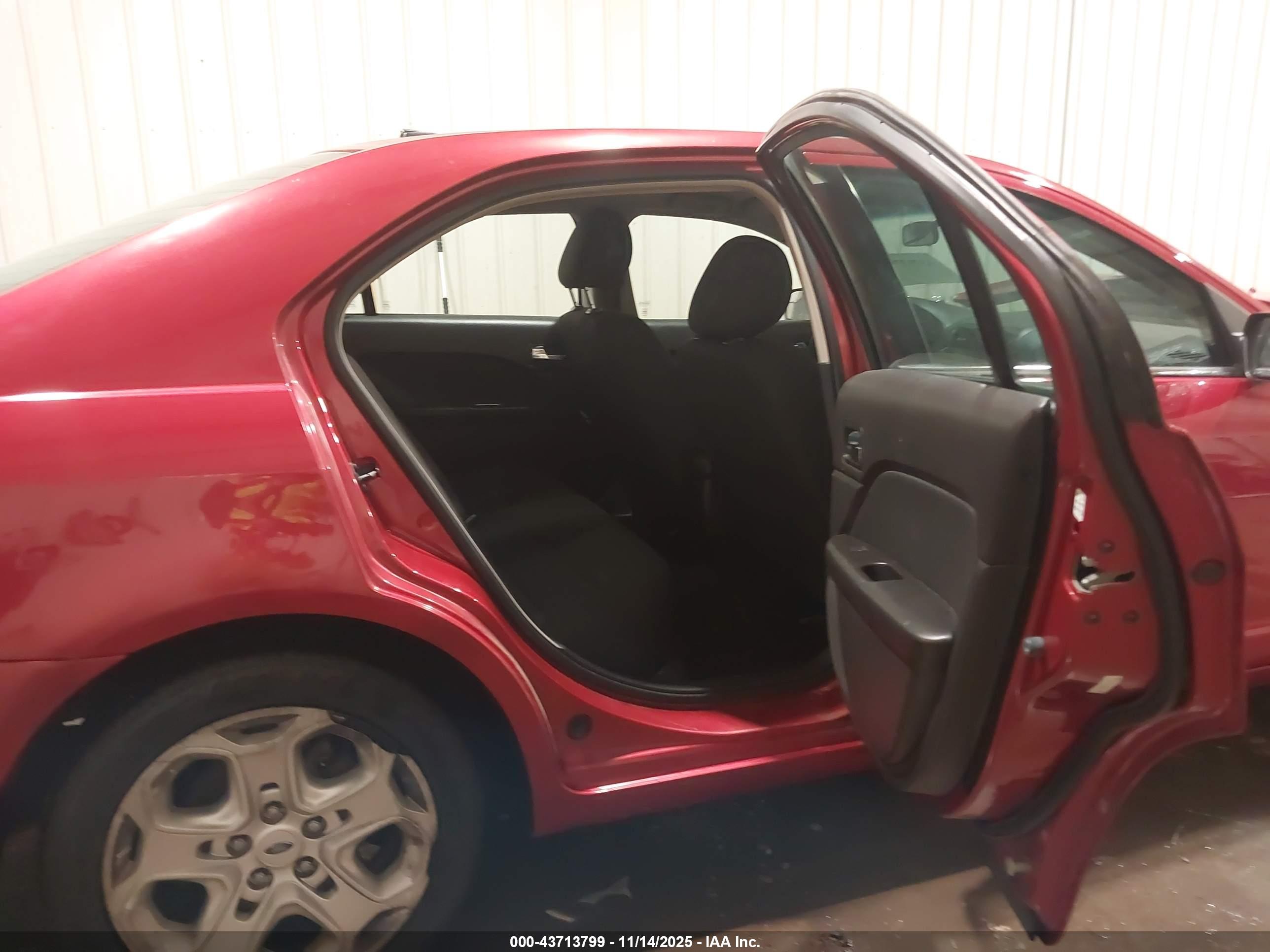 FORD FUSION image 8