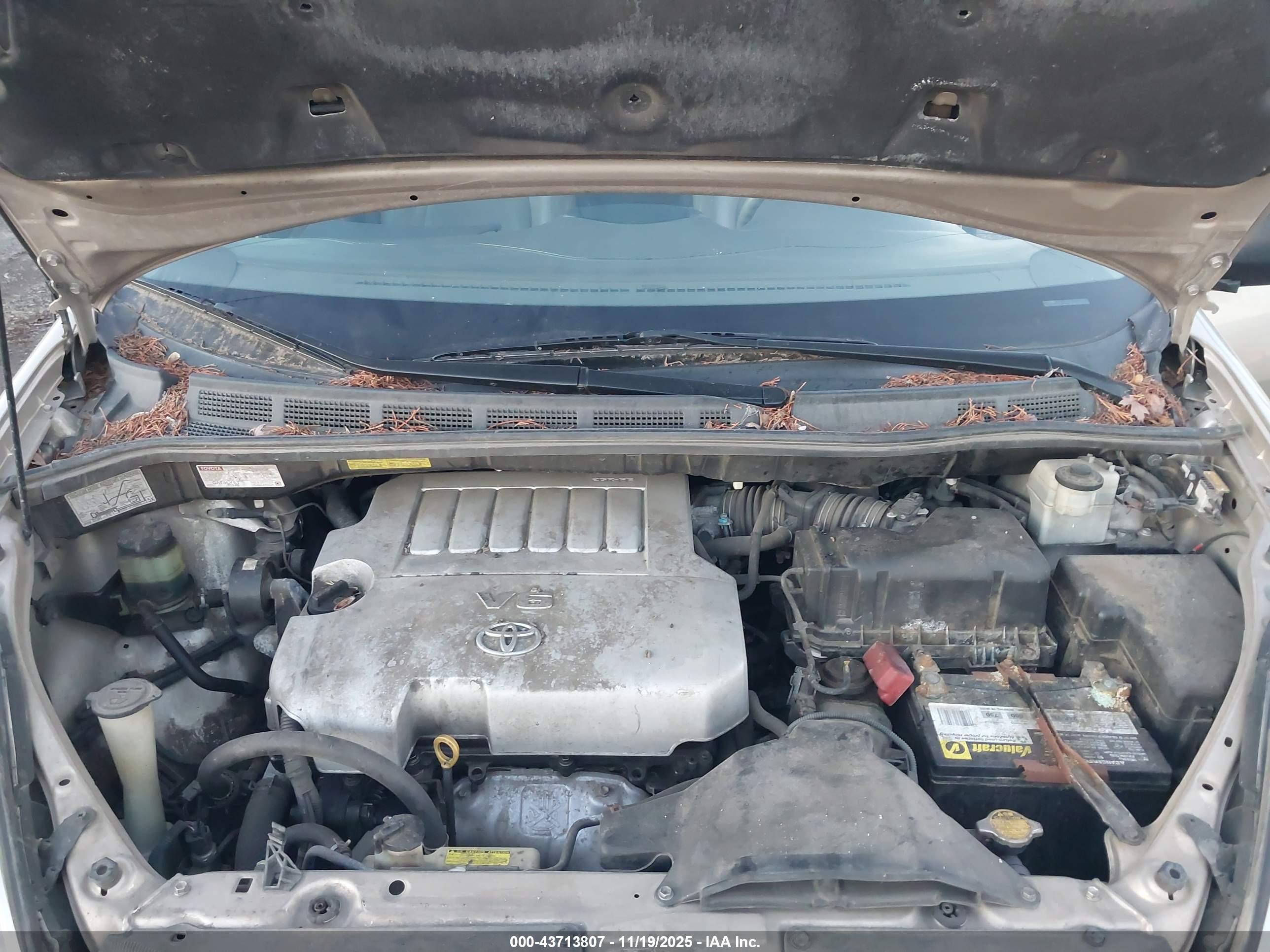 TOYOTA SIENNA image 10