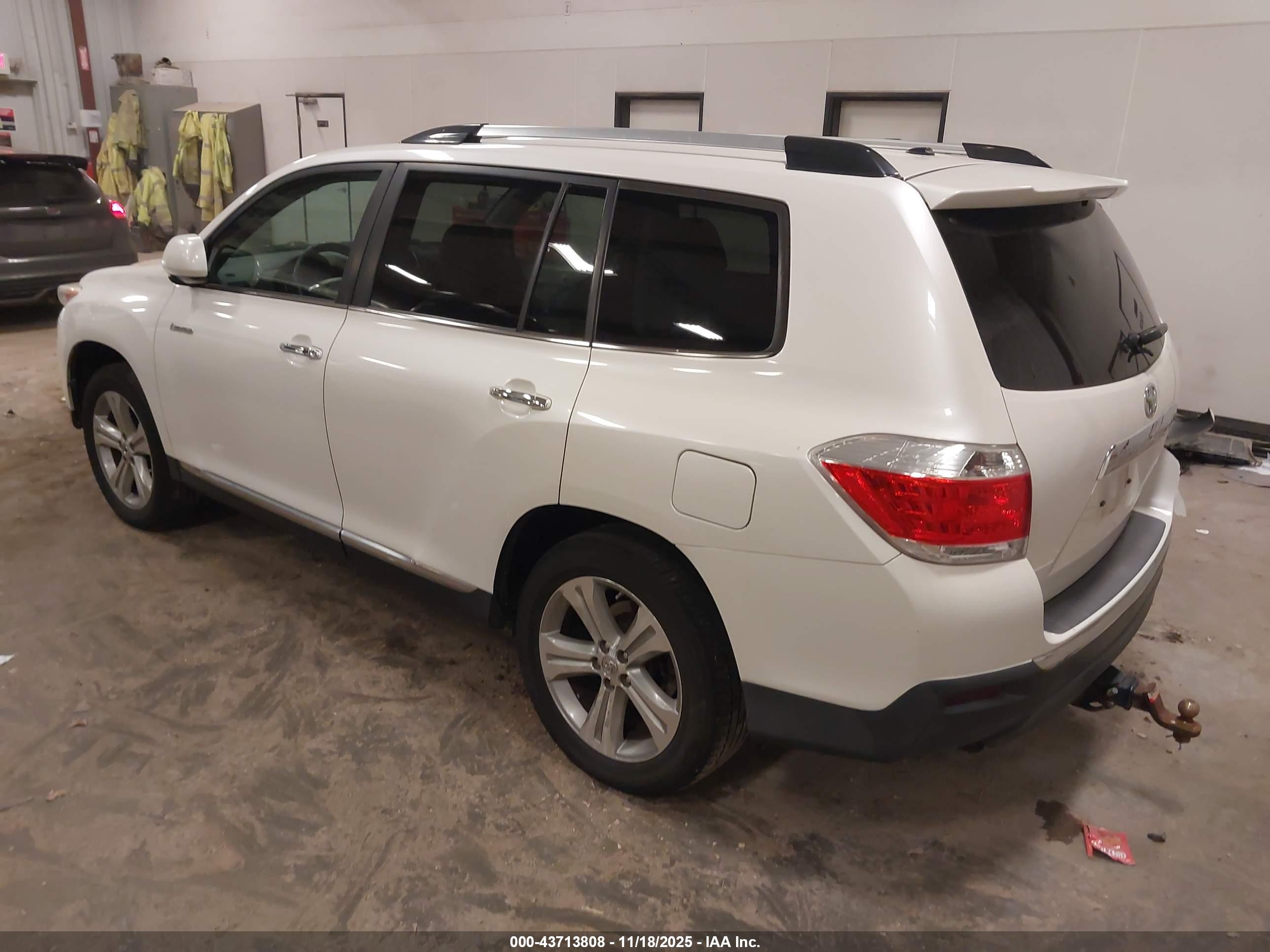 TOYOTA HIGHLANDER image 3