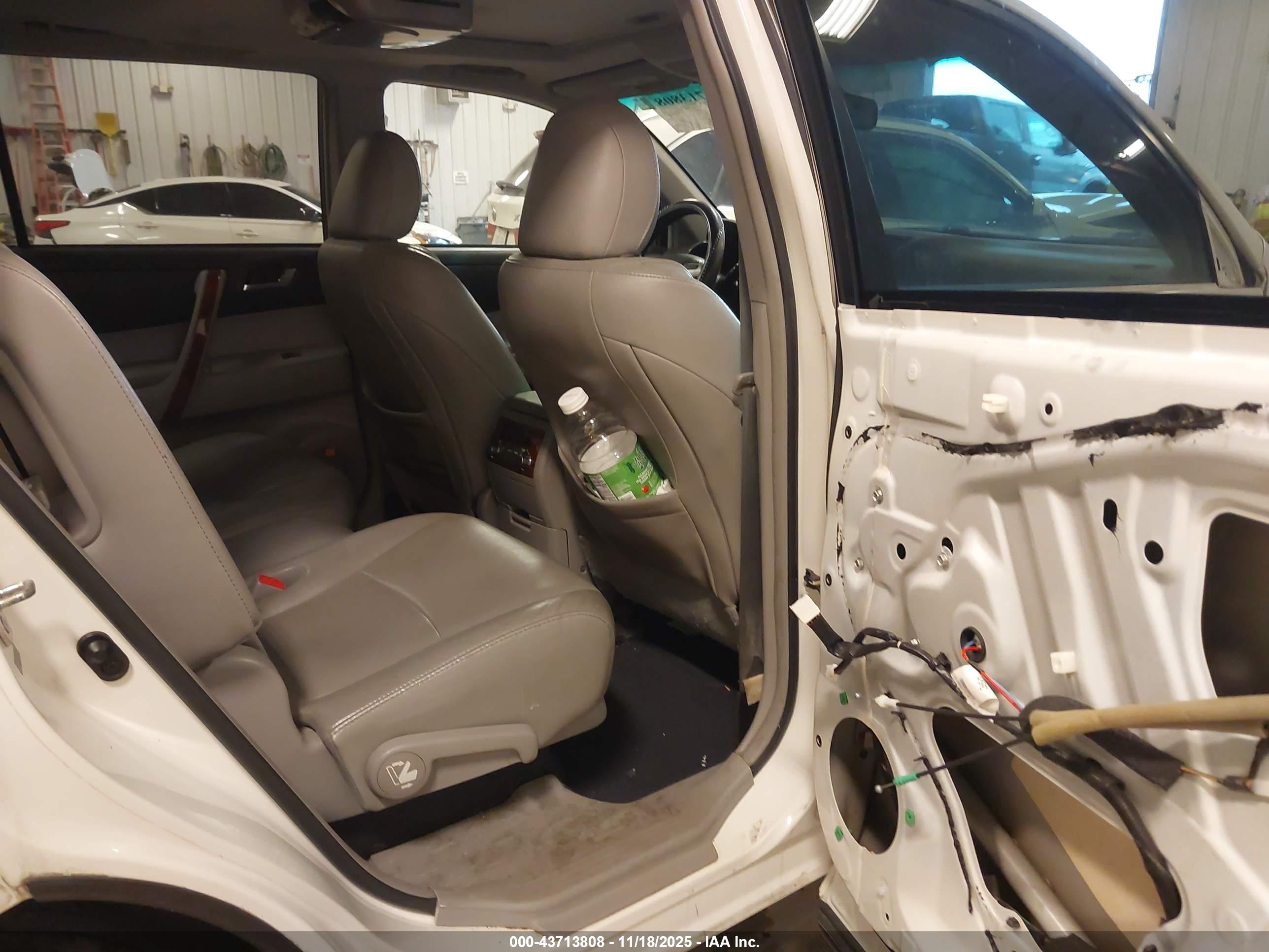 TOYOTA HIGHLANDER image 8