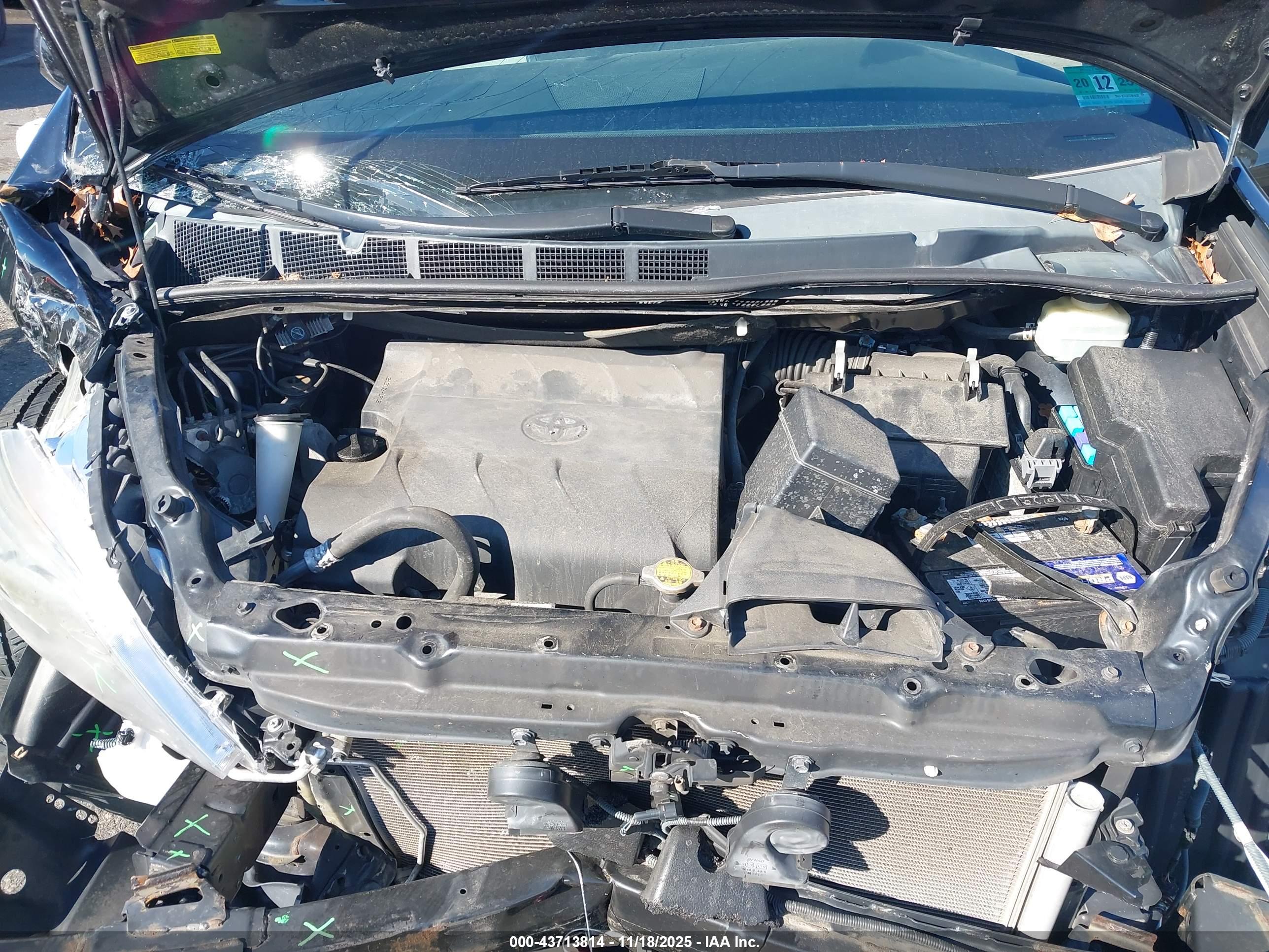 TOYOTA SIENNA image 10