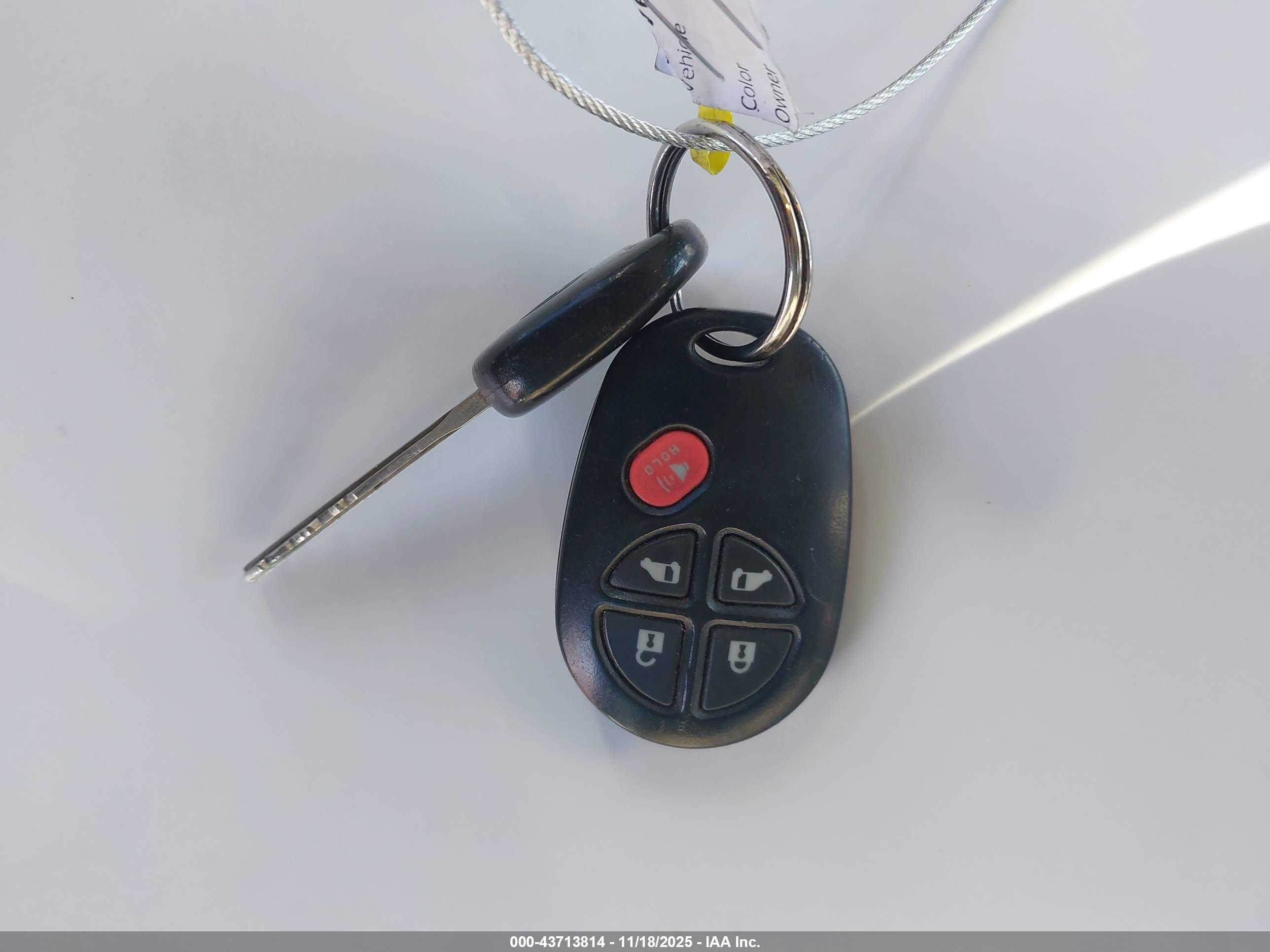 TOYOTA SIENNA image 11