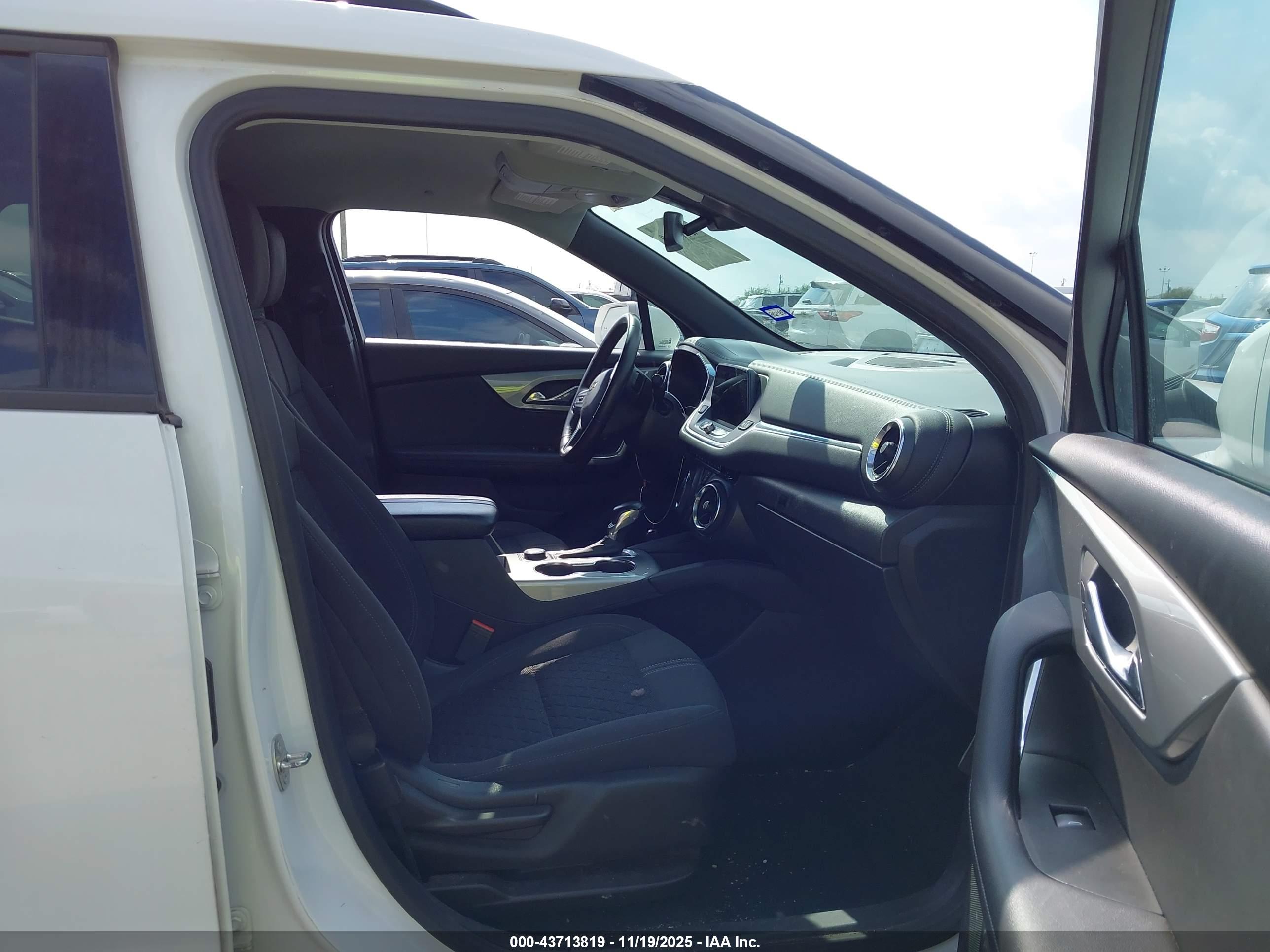 CHEVROLET BLAZER image 5