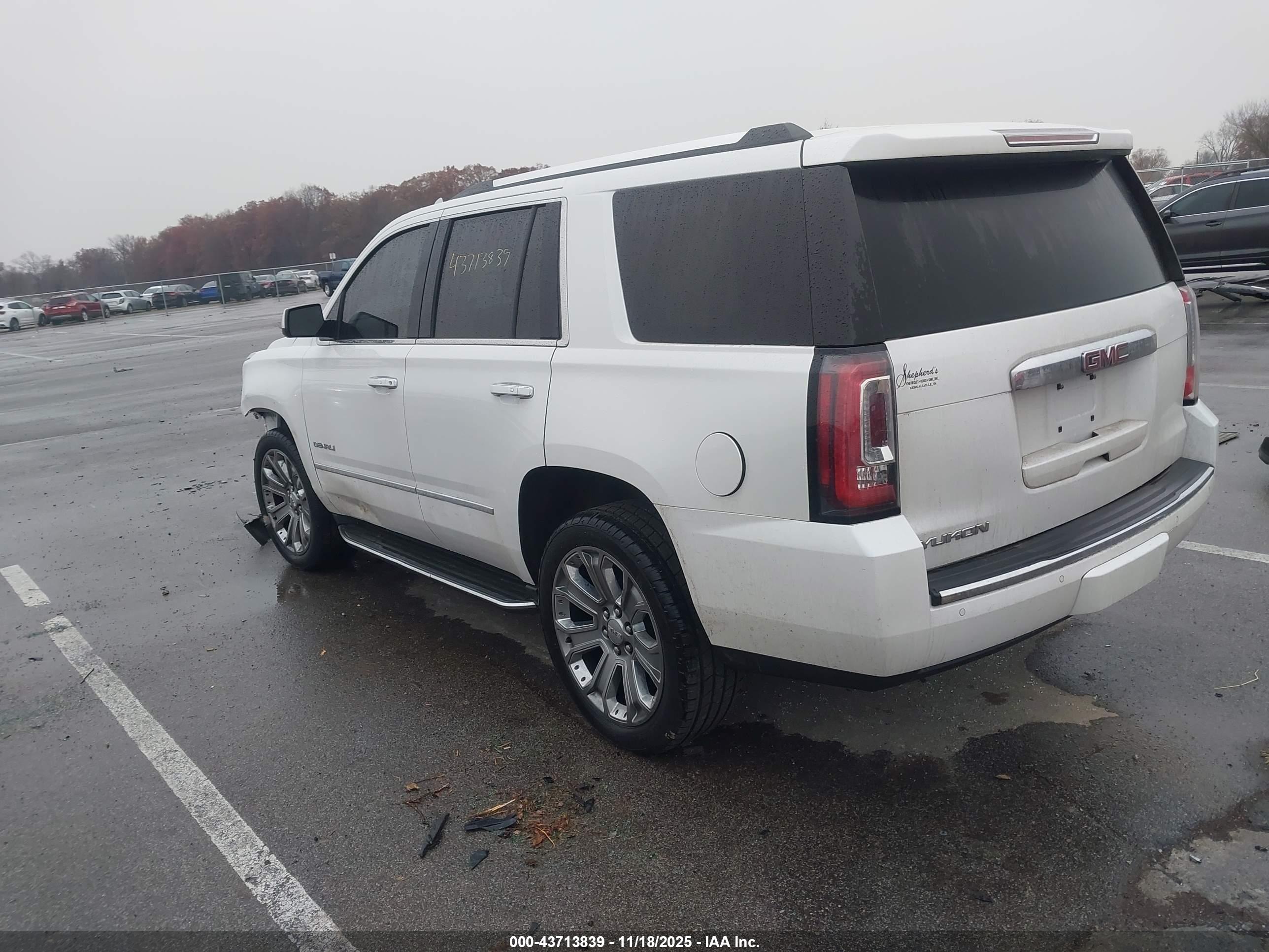 GMC YUKON image 3