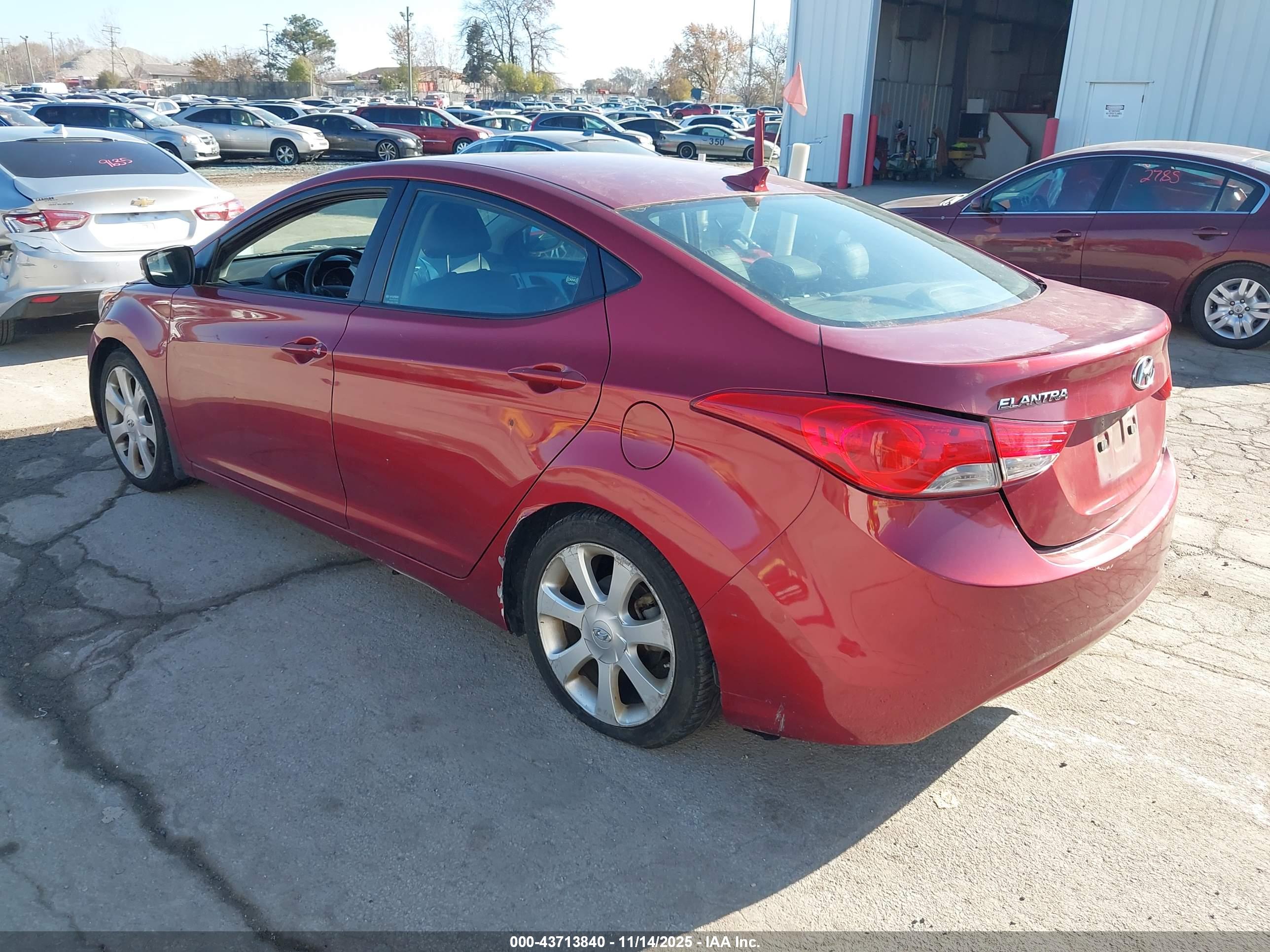 HYUNDAI ELANTRA image 3