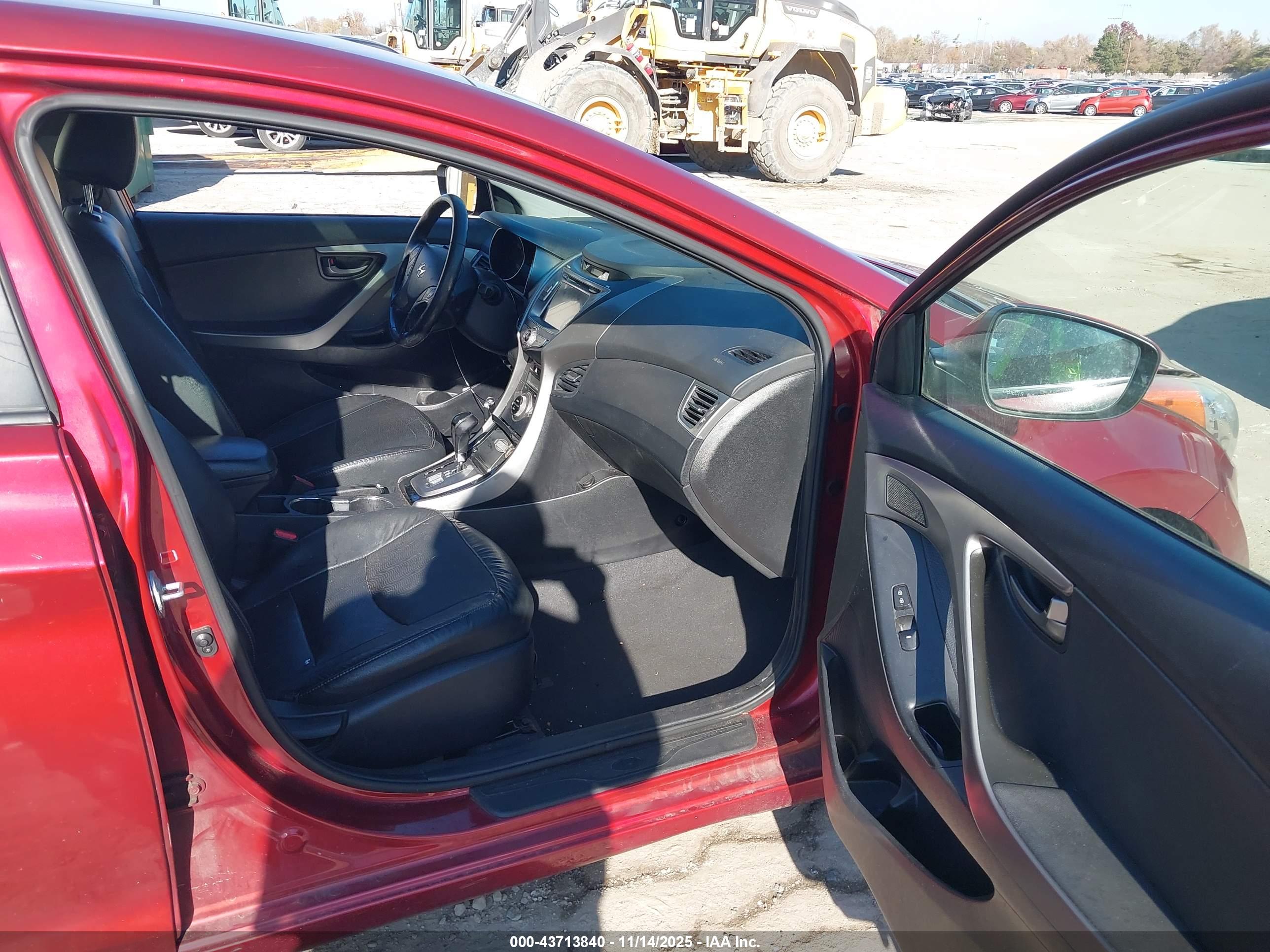 HYUNDAI ELANTRA image 5