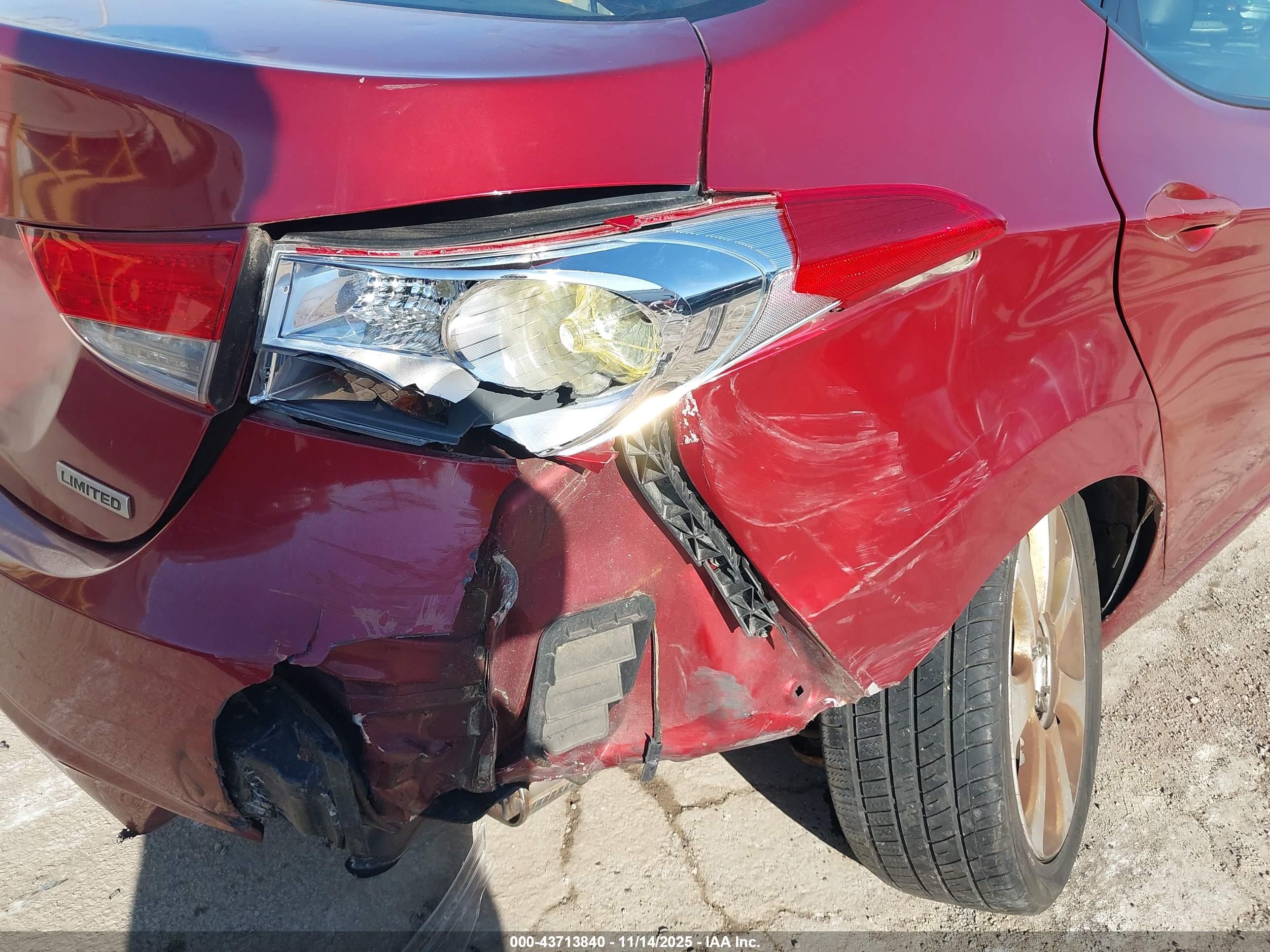 HYUNDAI ELANTRA image 6