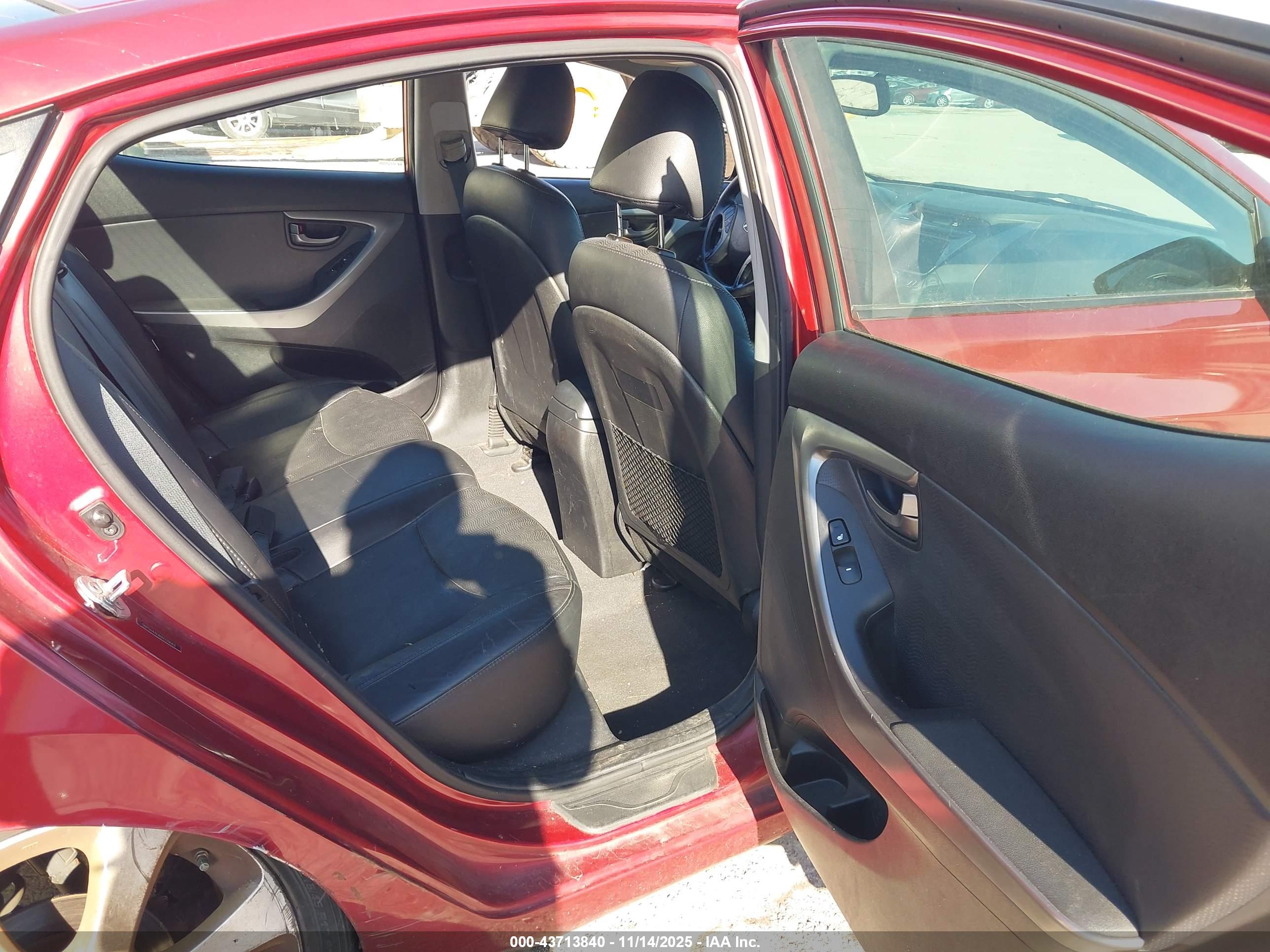 HYUNDAI ELANTRA image 8