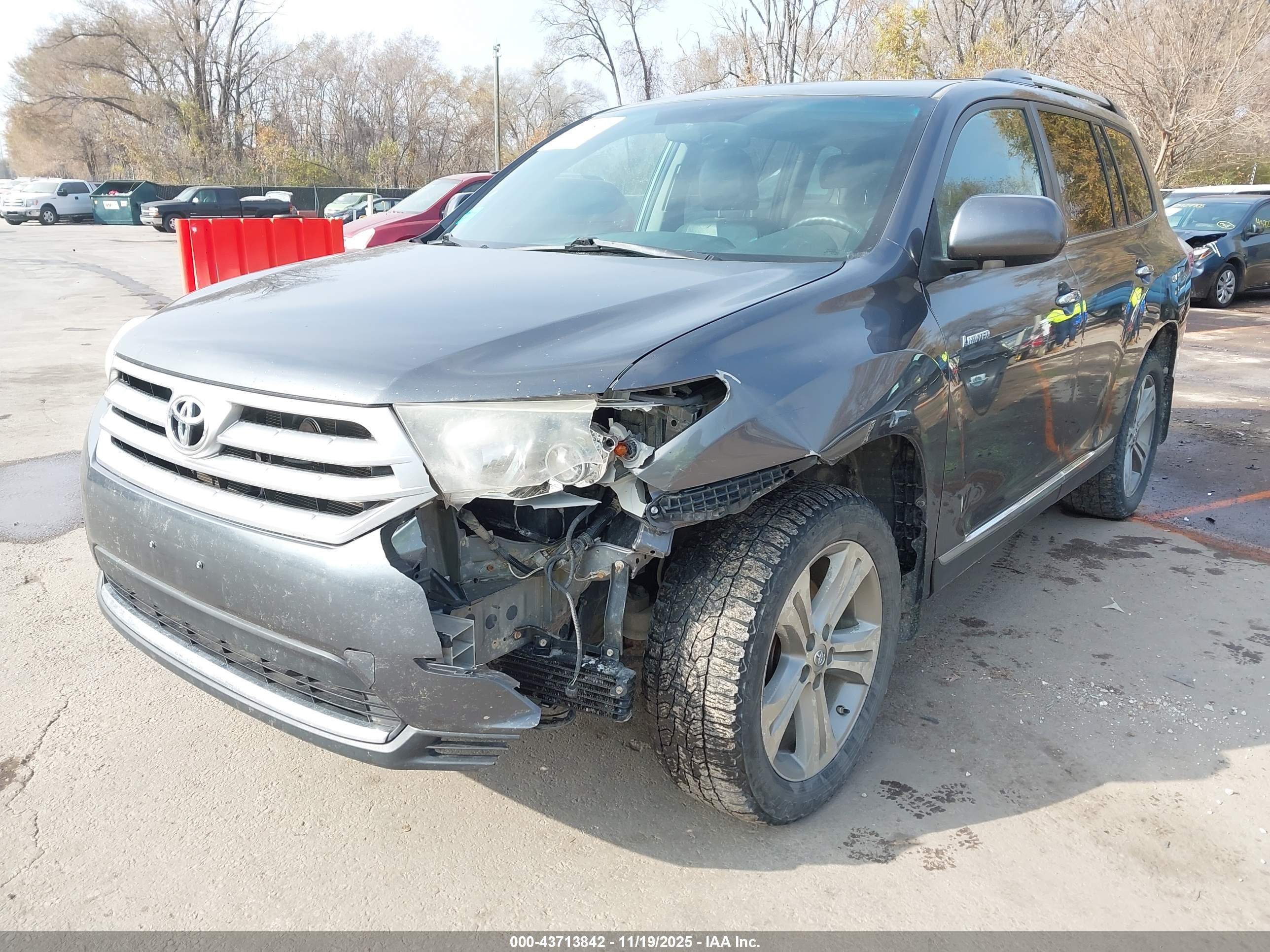 TOYOTA HIGHLANDER image 2