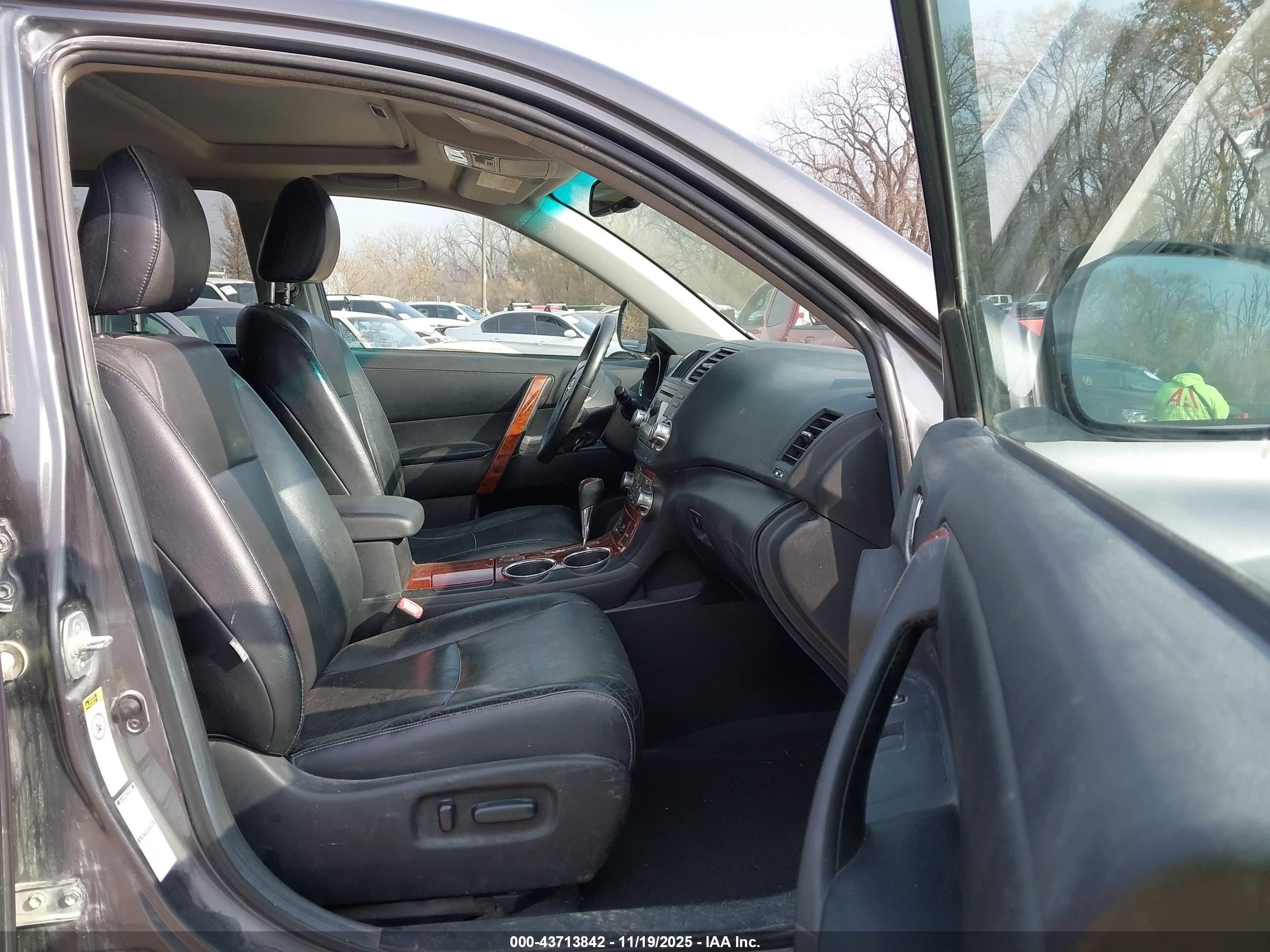 TOYOTA HIGHLANDER image 5