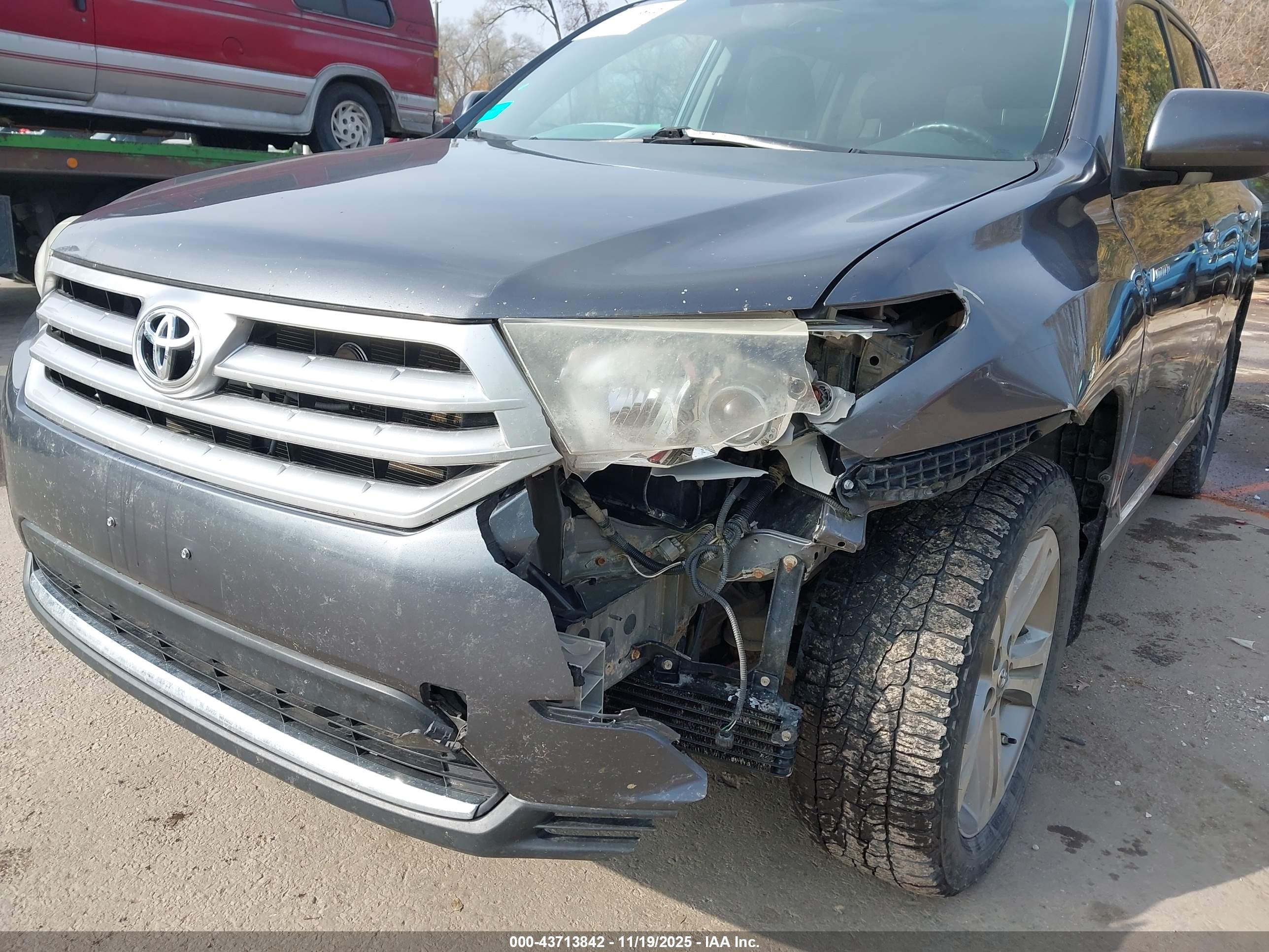 TOYOTA HIGHLANDER image 6
