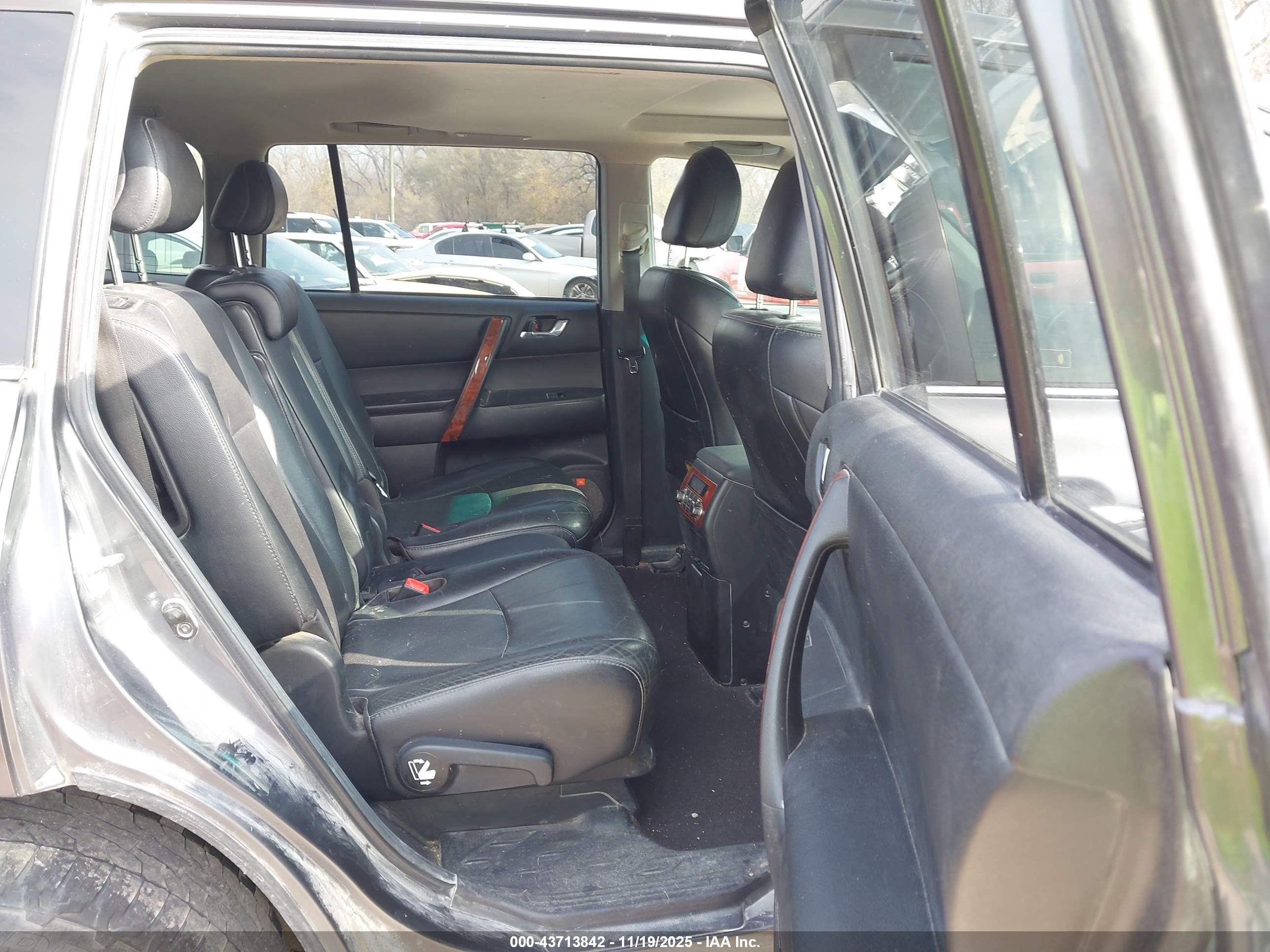 TOYOTA HIGHLANDER image 8