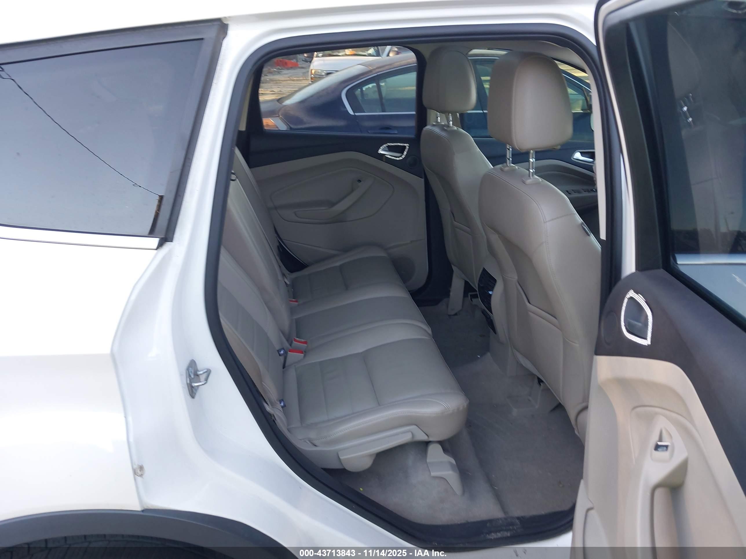 FORD ESCAPE image 8