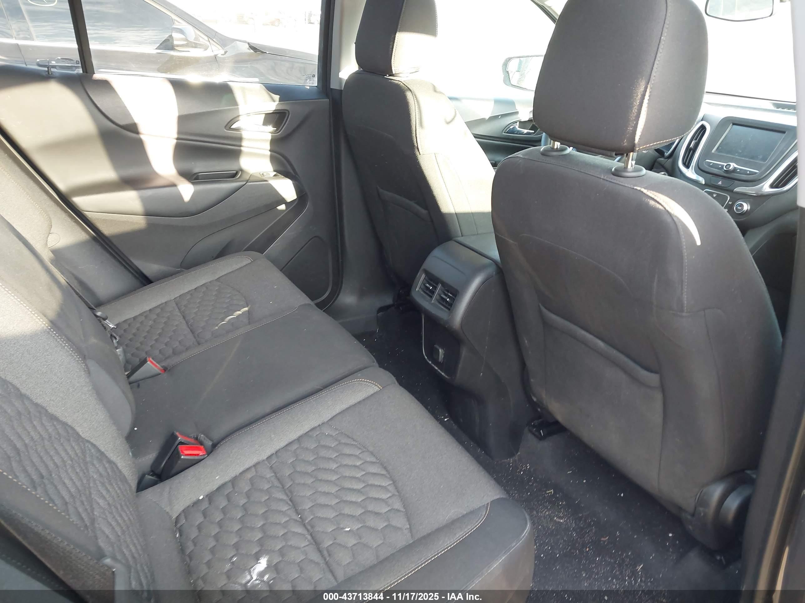 CHEVROLET EQUINOX image 8