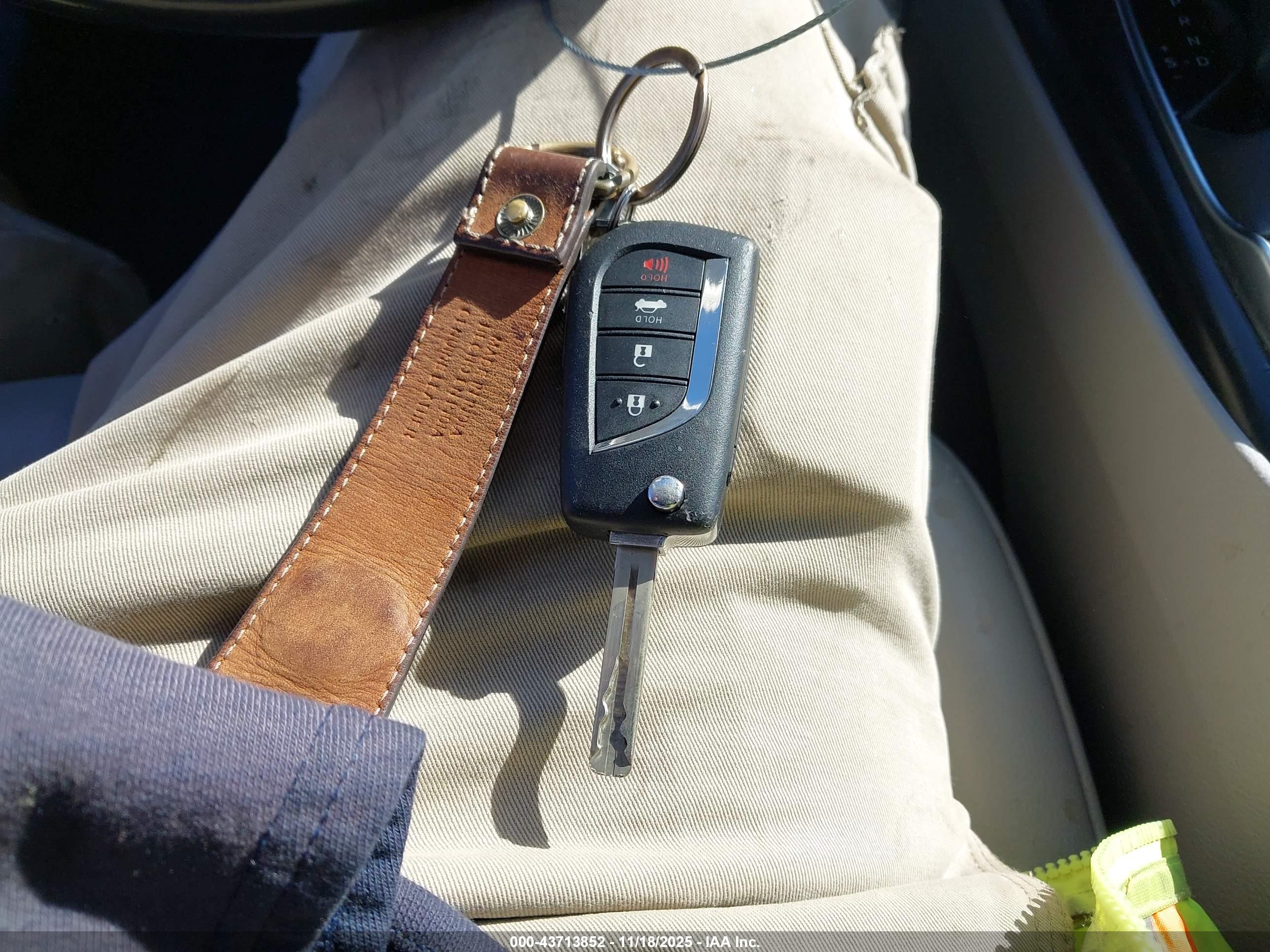 TOYOTA CAMRY image 11