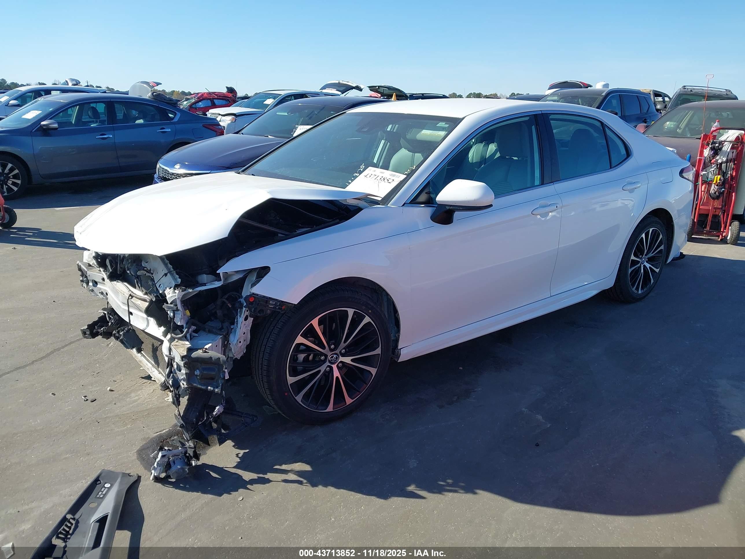 TOYOTA CAMRY image 2