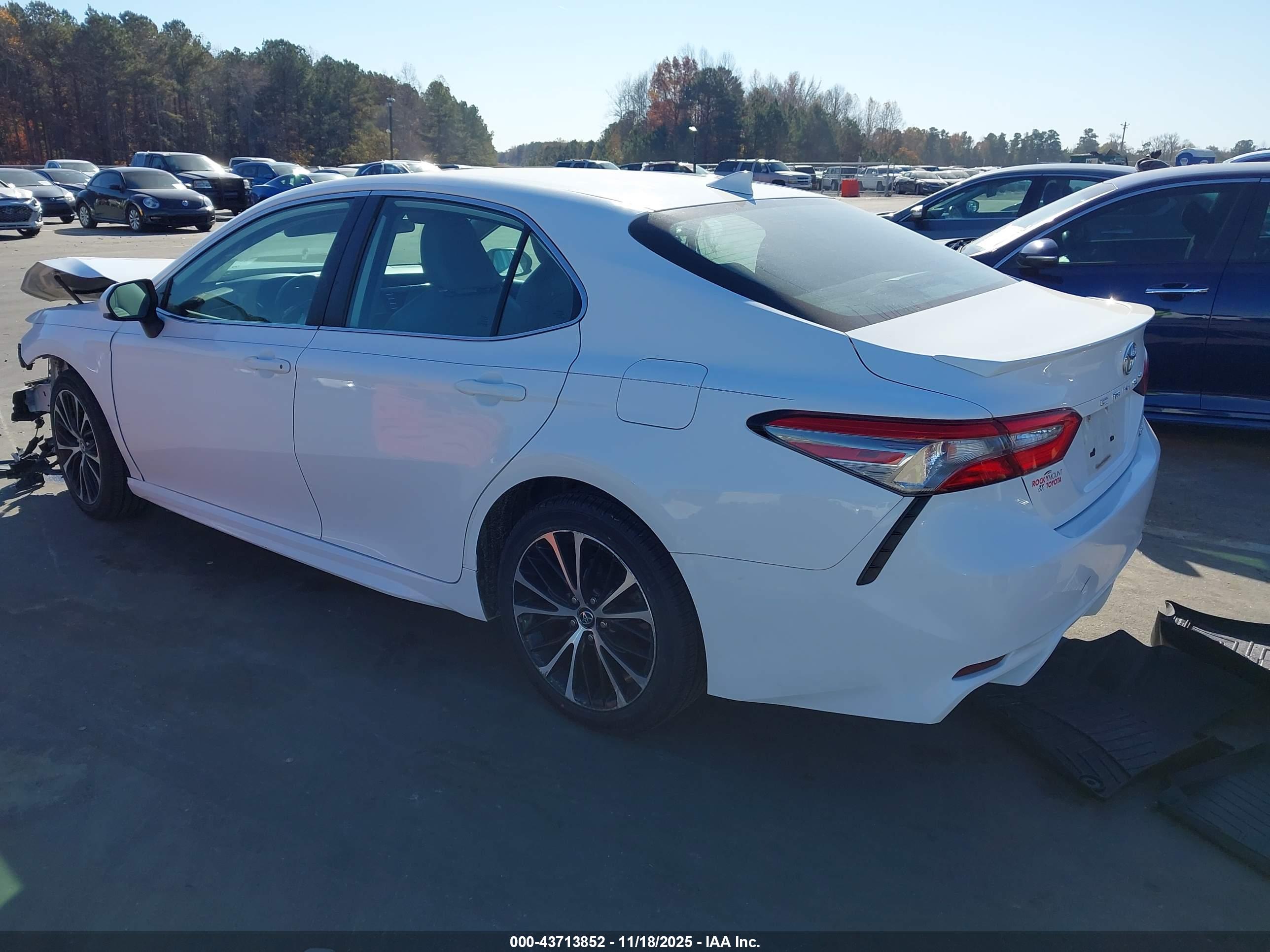 TOYOTA CAMRY image 3