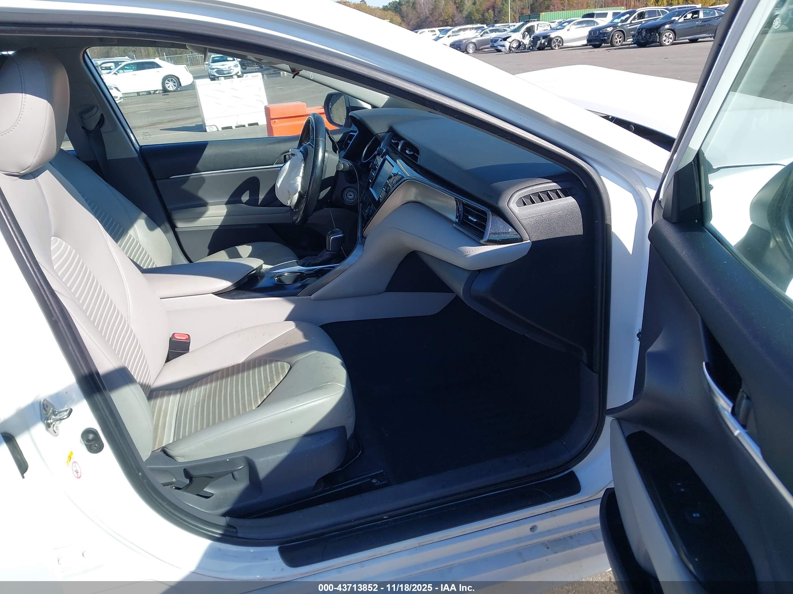 TOYOTA CAMRY image 5