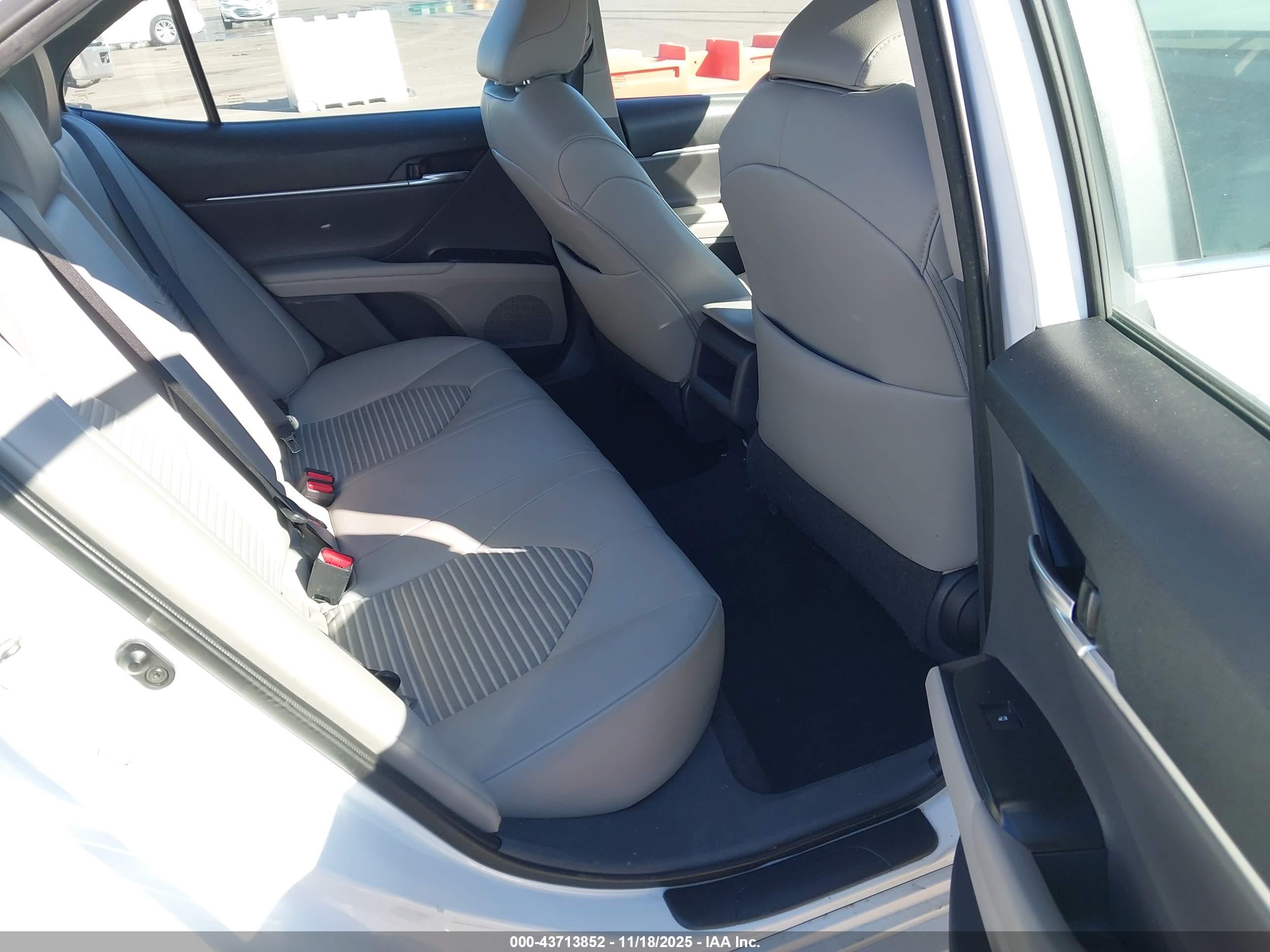 TOYOTA CAMRY image 8