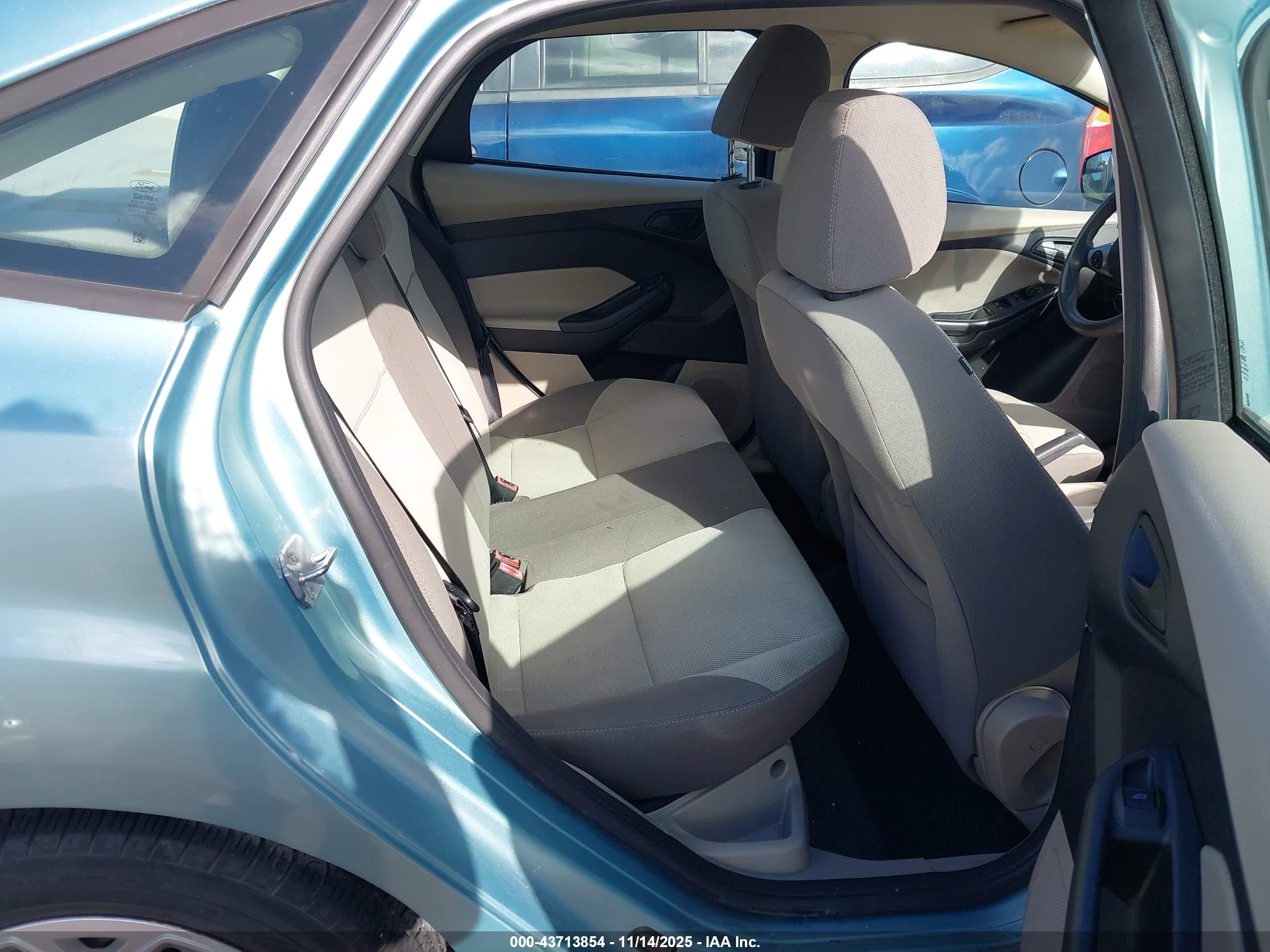 FORD FOCUS image 8