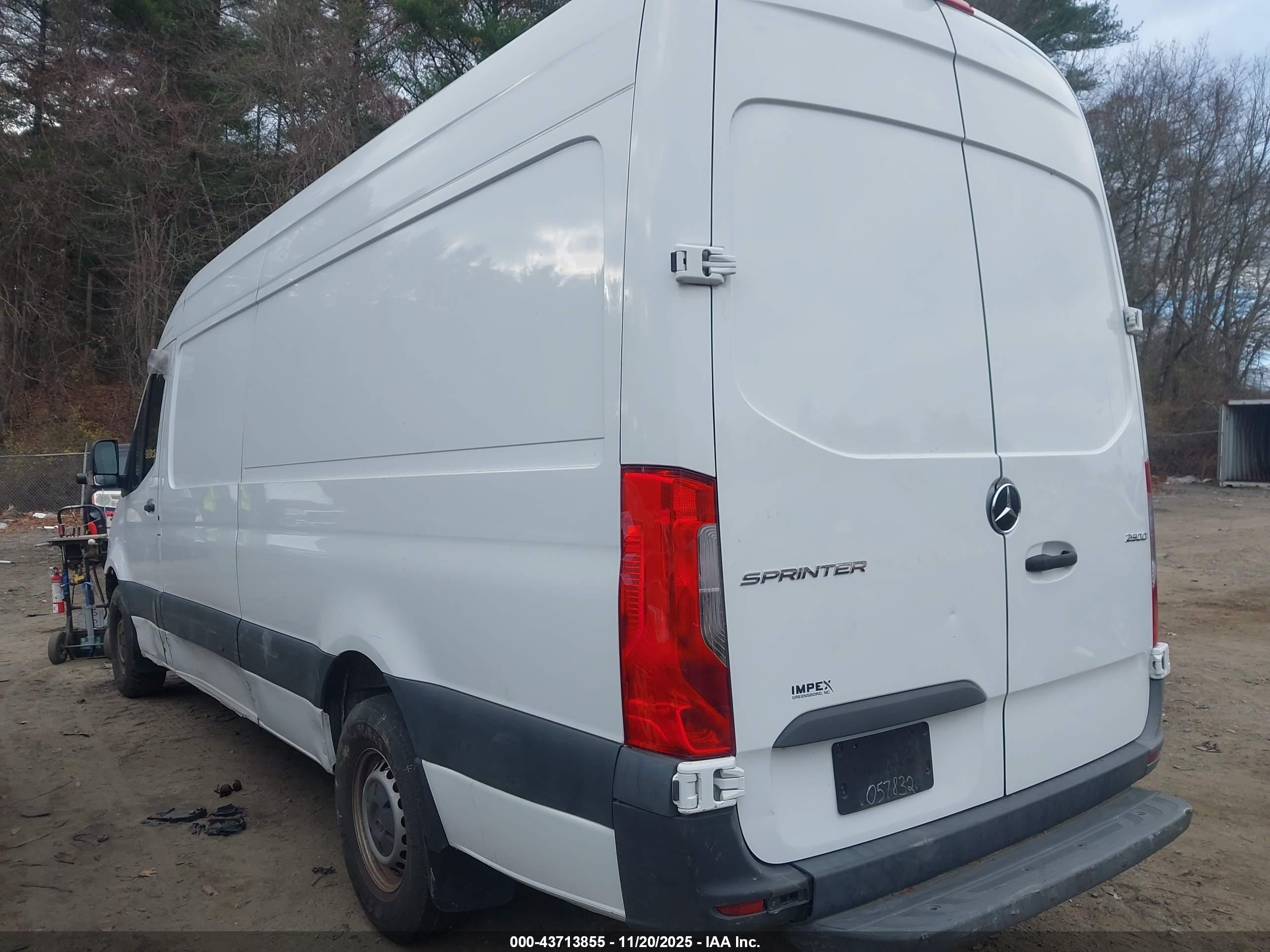 MERCEDES-BENZ SPRINTER image 3