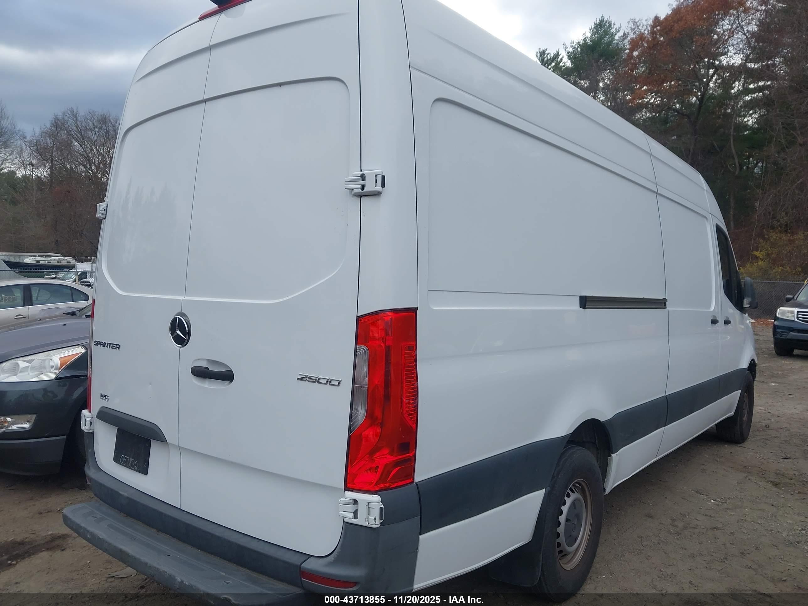 MERCEDES-BENZ SPRINTER image 4