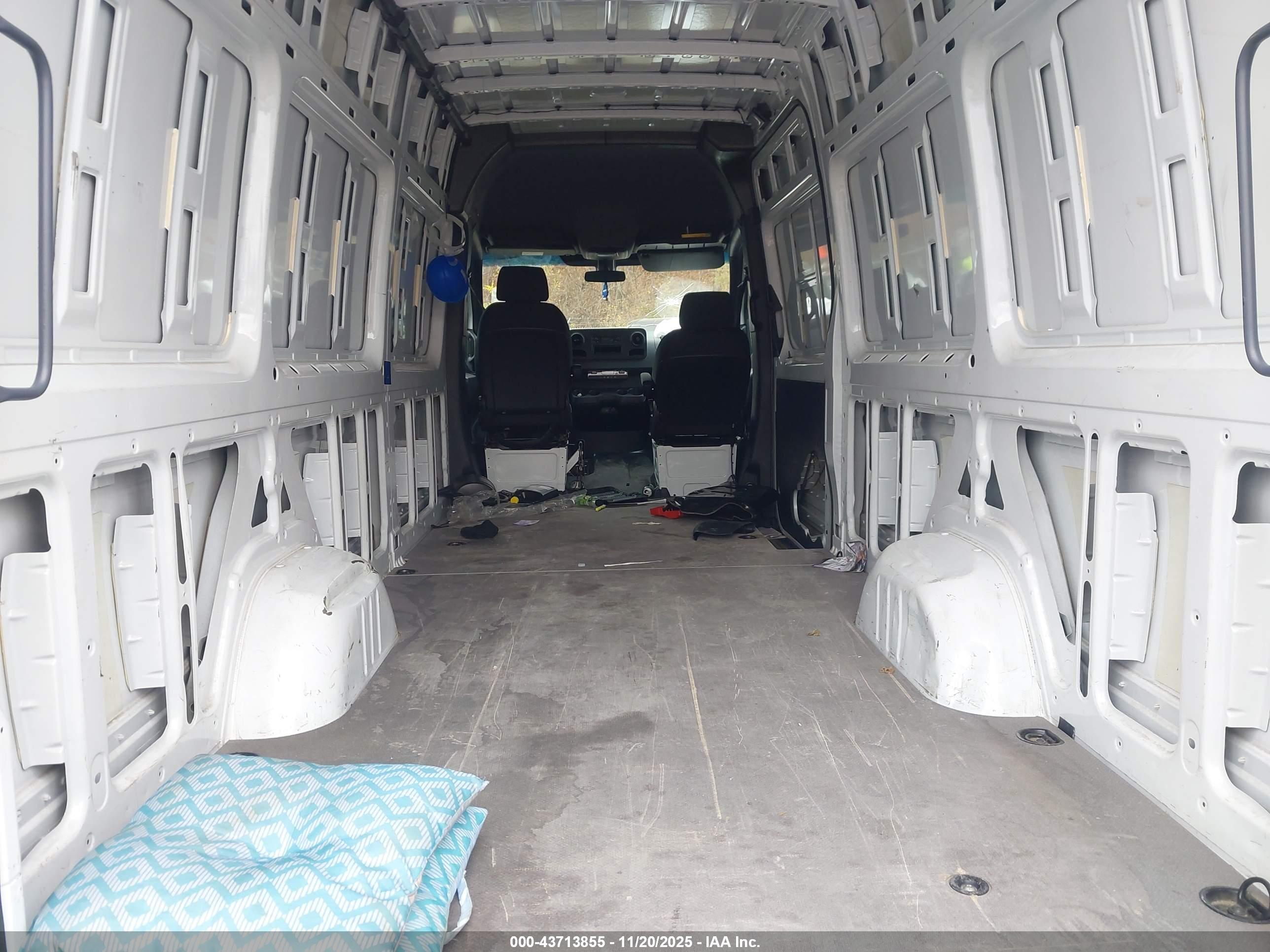 MERCEDES-BENZ SPRINTER image 8
