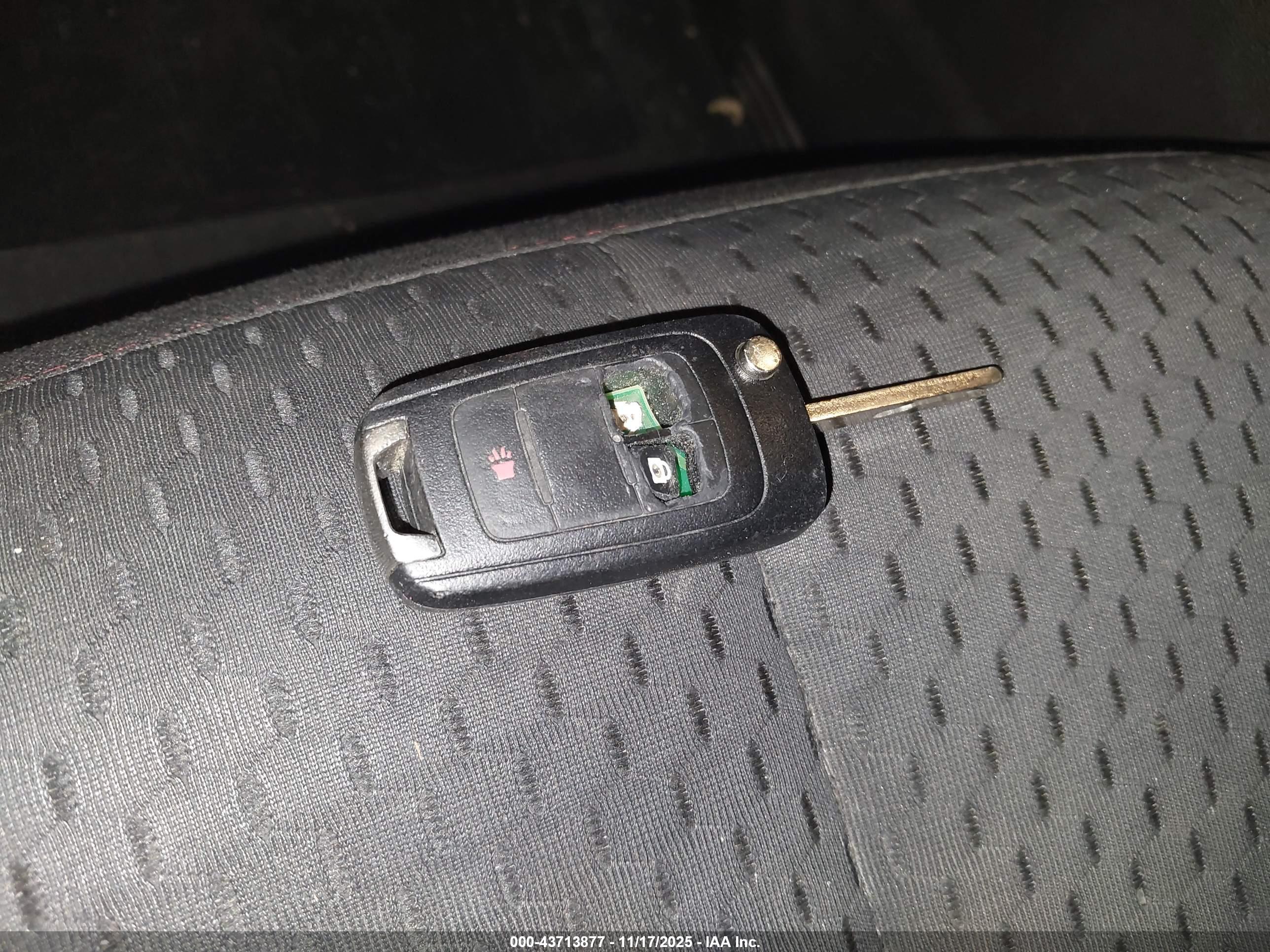 CHEVROLET EQUINOX image 11