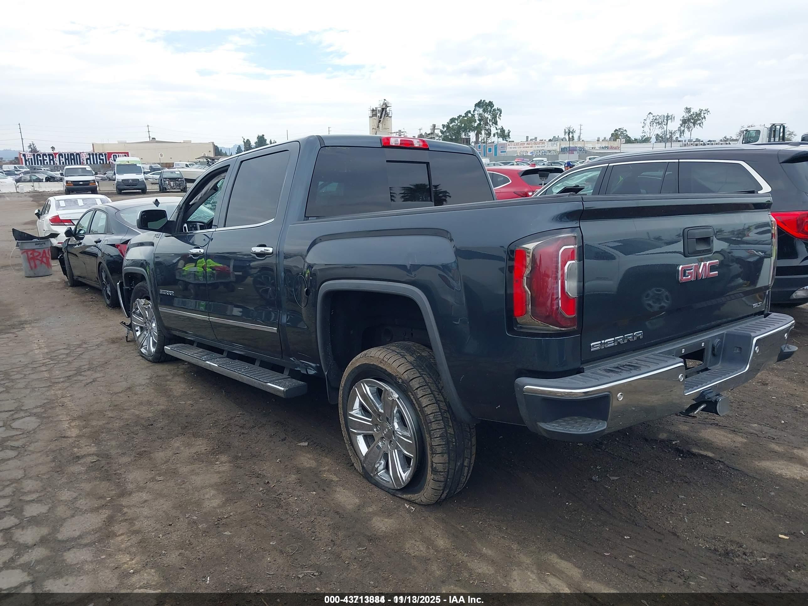 GMC SIERRA image 3